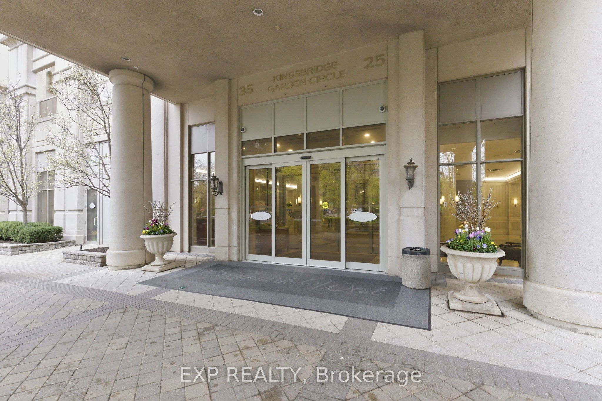25 Kingsbridge Garden Circle 2120, Mississauga, ON L5R 4B1 photo 2