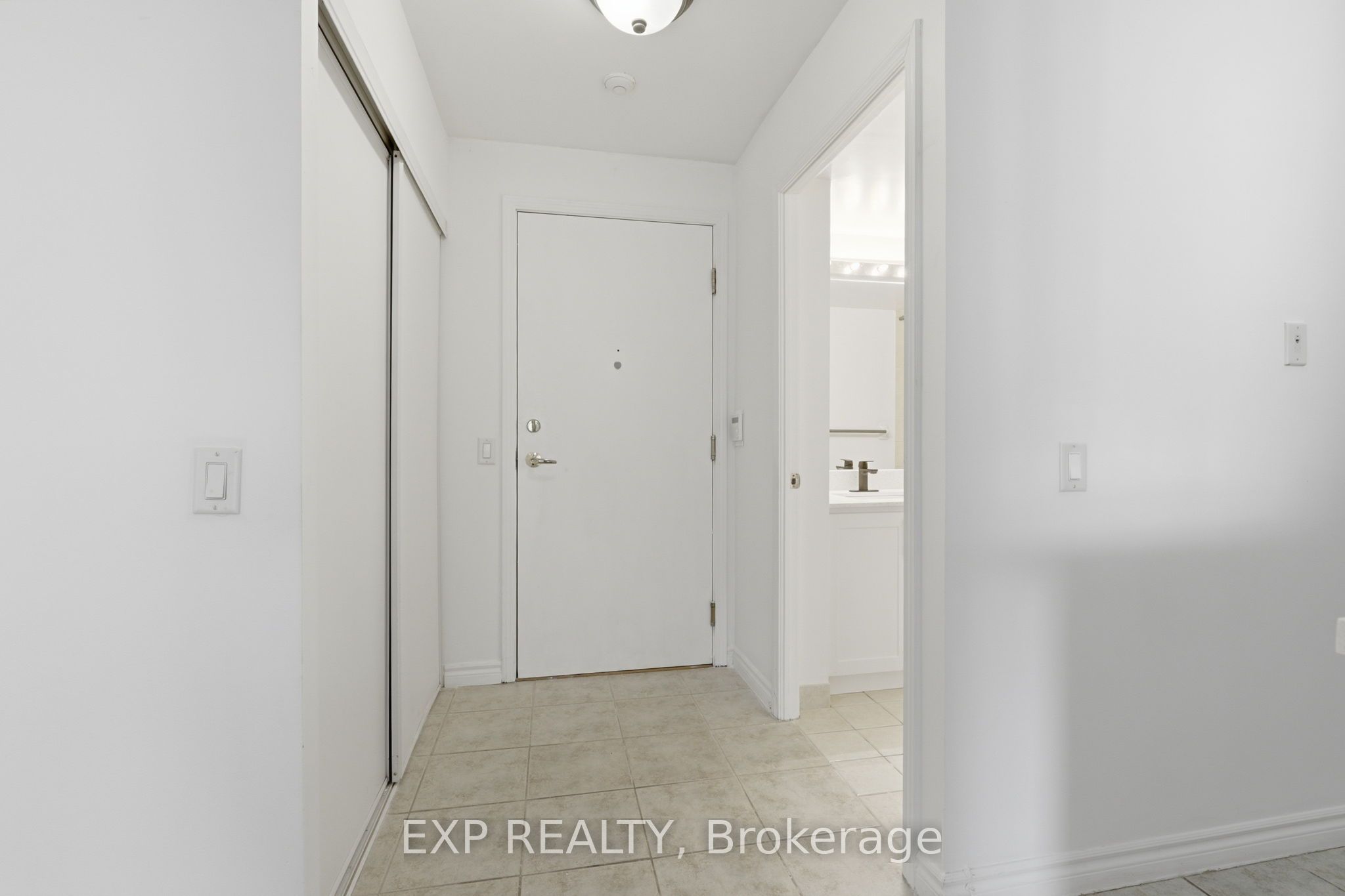 25 Kingsbridge Garden Circle 2120, Mississauga, ON L5R 4B1 photo 5