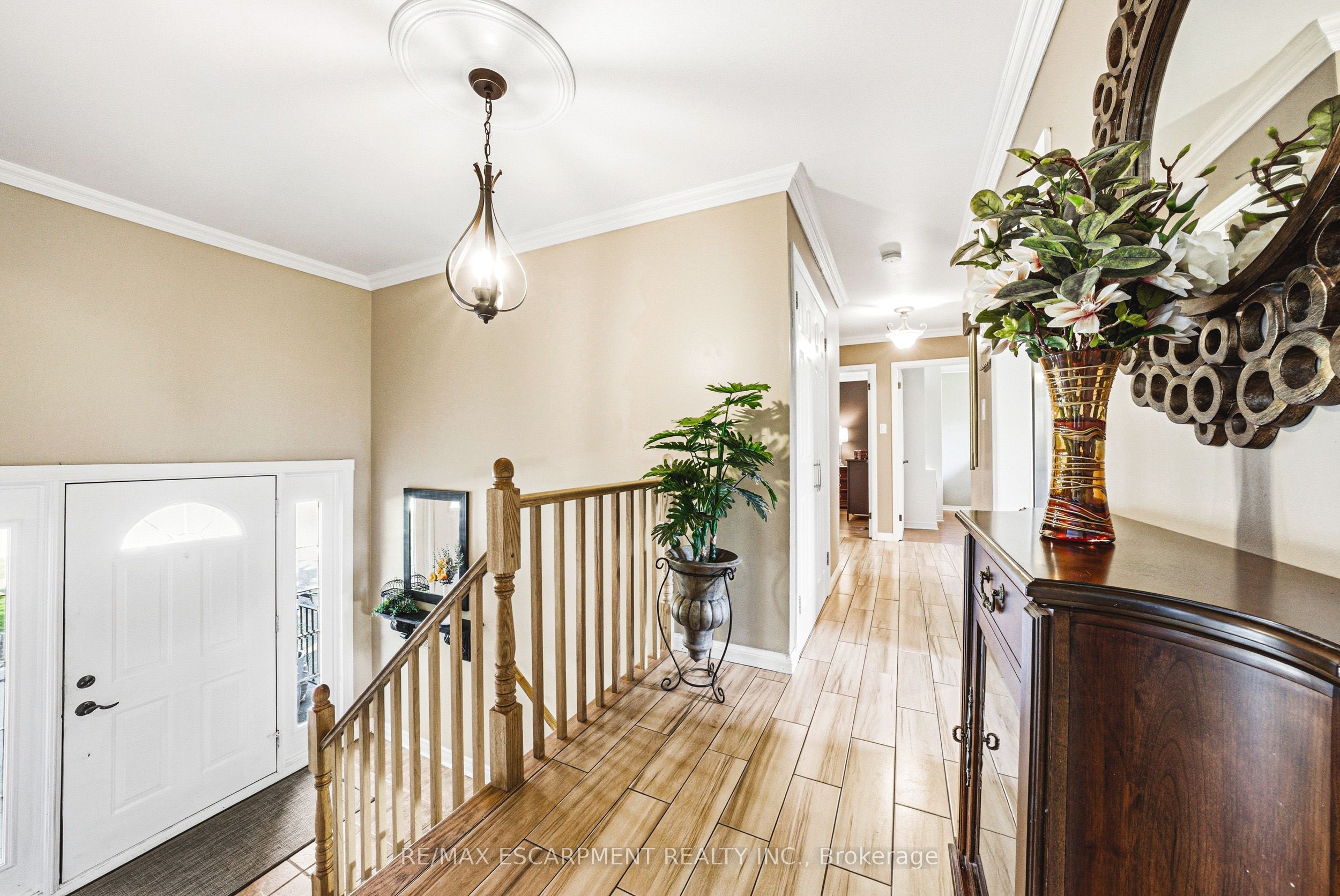 2231 Sandringham Drive, Burlington, ON L7P 3E6 photo 4