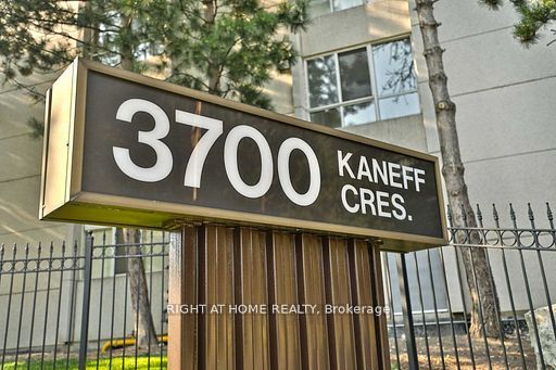 3700 Kaneff Crescent SPH8, Mississauga, ON L5A 4B8 photo 2