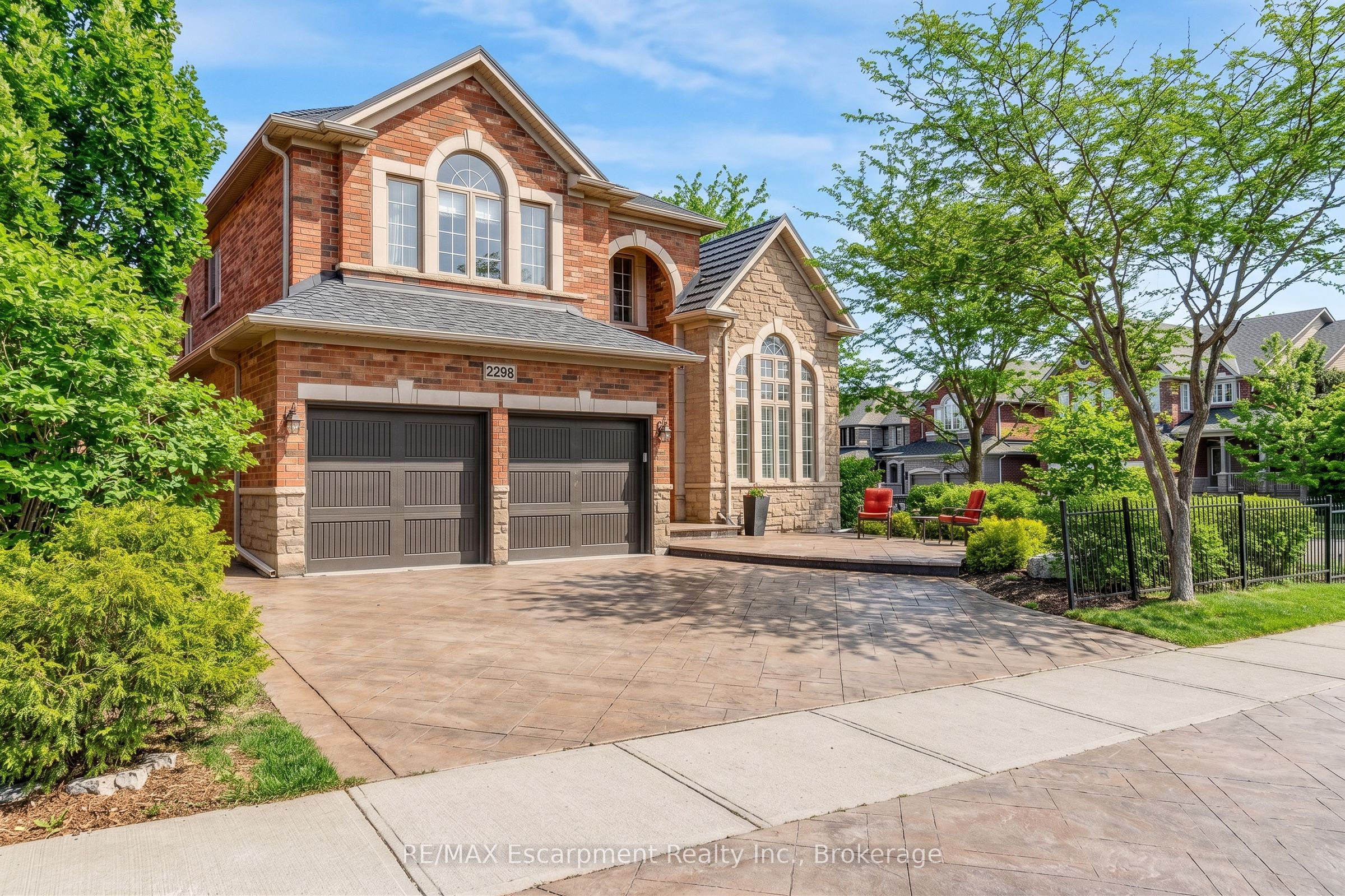 2298 Salcome Drive, Oakville, ON L6H 7N2 photo 2