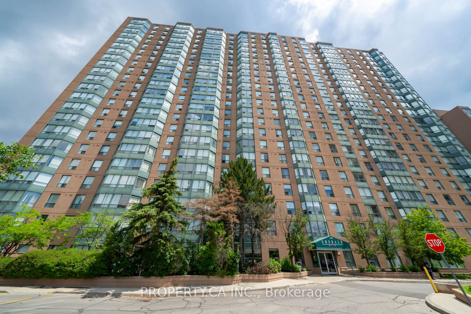 135 Hillcrest Avenue 1115, Mississauga, ON L5B 4B1 photo 2