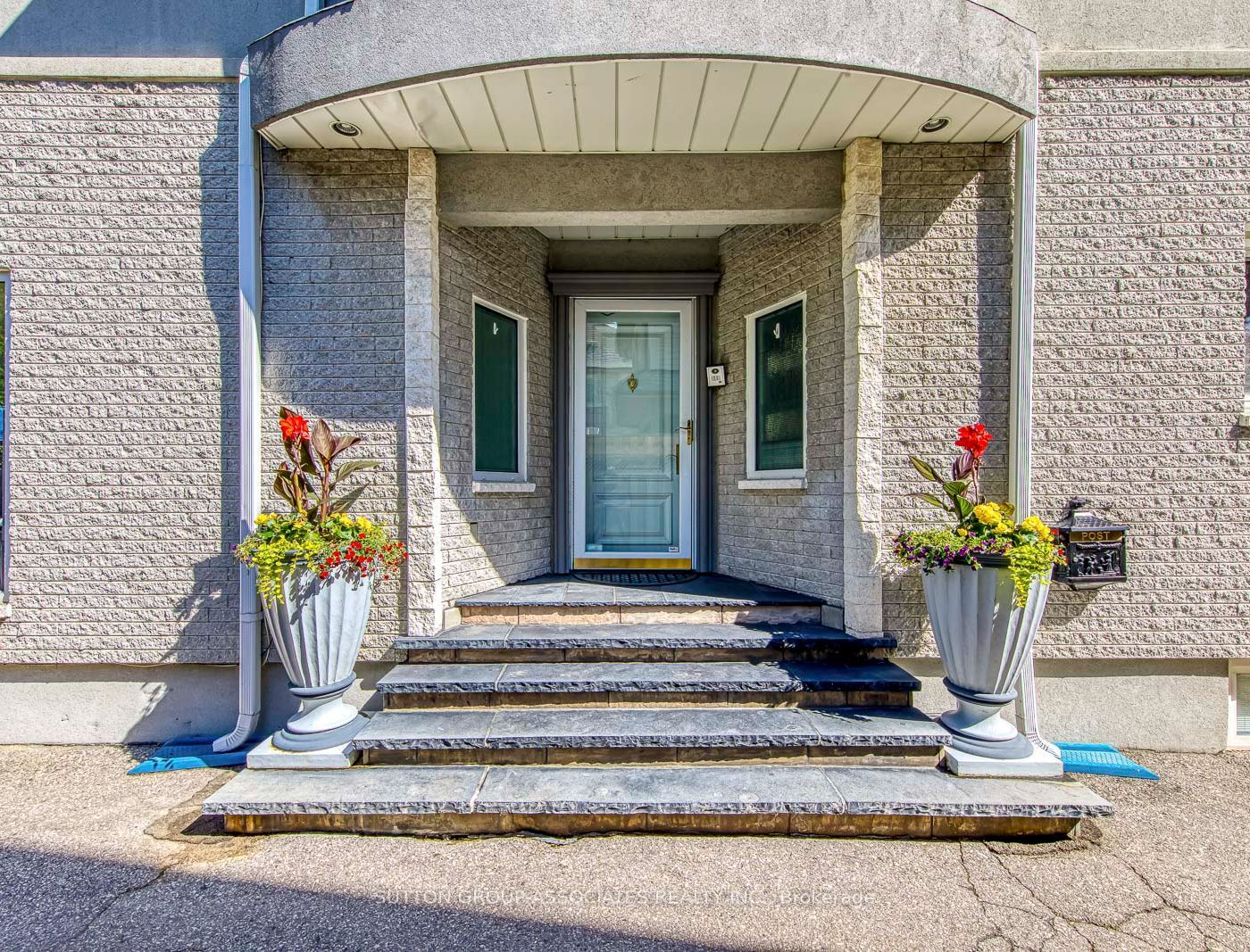 18 Martin Grove Road, Toronto, ON M9B 4J9 photo 4