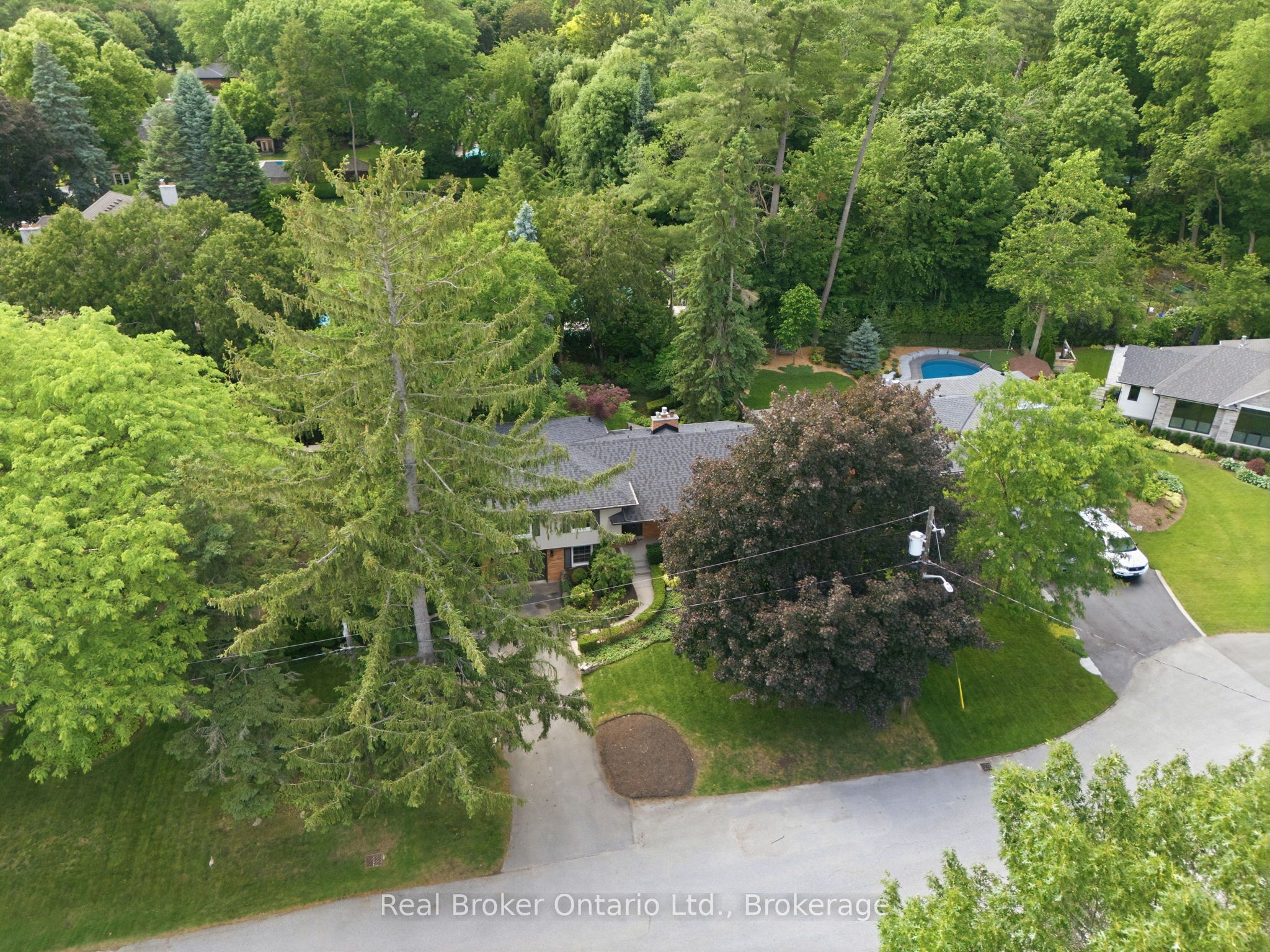 571 Leonard Court, Burlington, ON L7T 2P4 photo 2