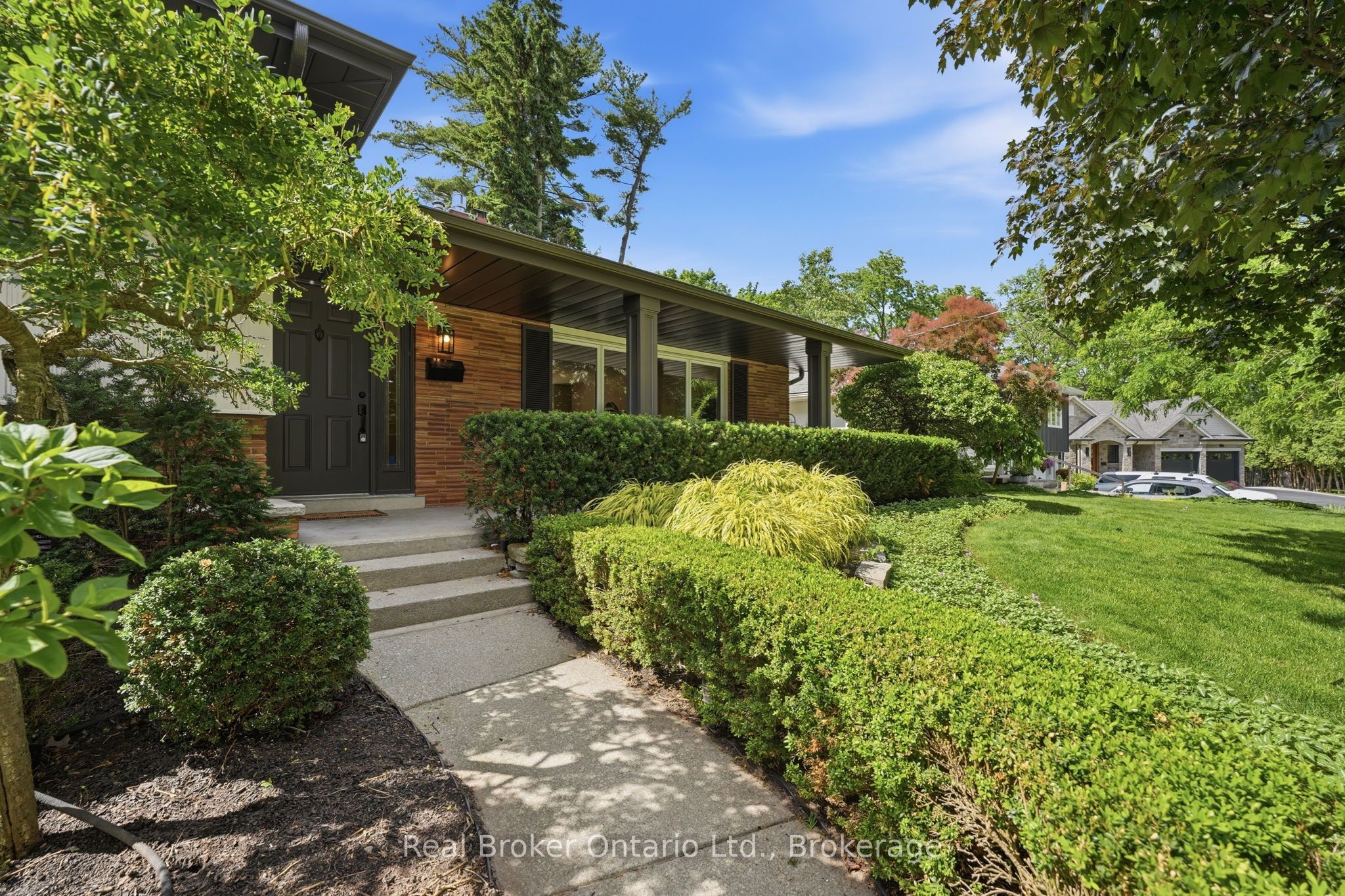 571 Leonard Court, Burlington, ON L7T 2P4 photo 5