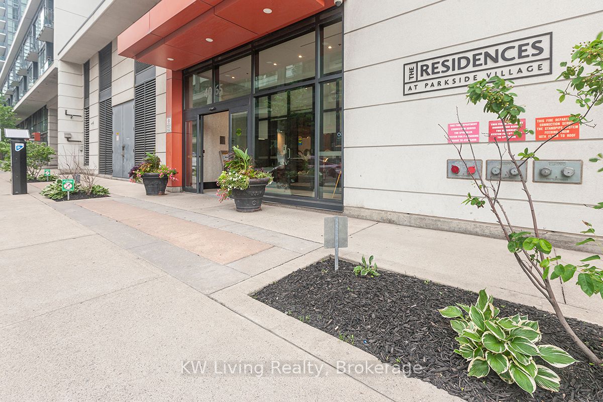 4065 Brickstone Mews 1502, Mississauga, ON L5B 0G3 photo 2