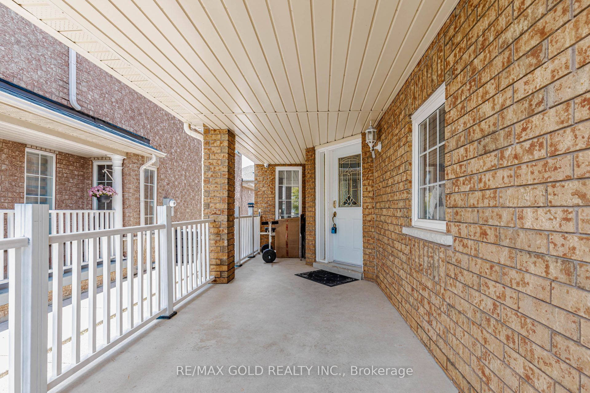 63 Vintage Gate, Brampton, ON L6X 5C3 photo 3