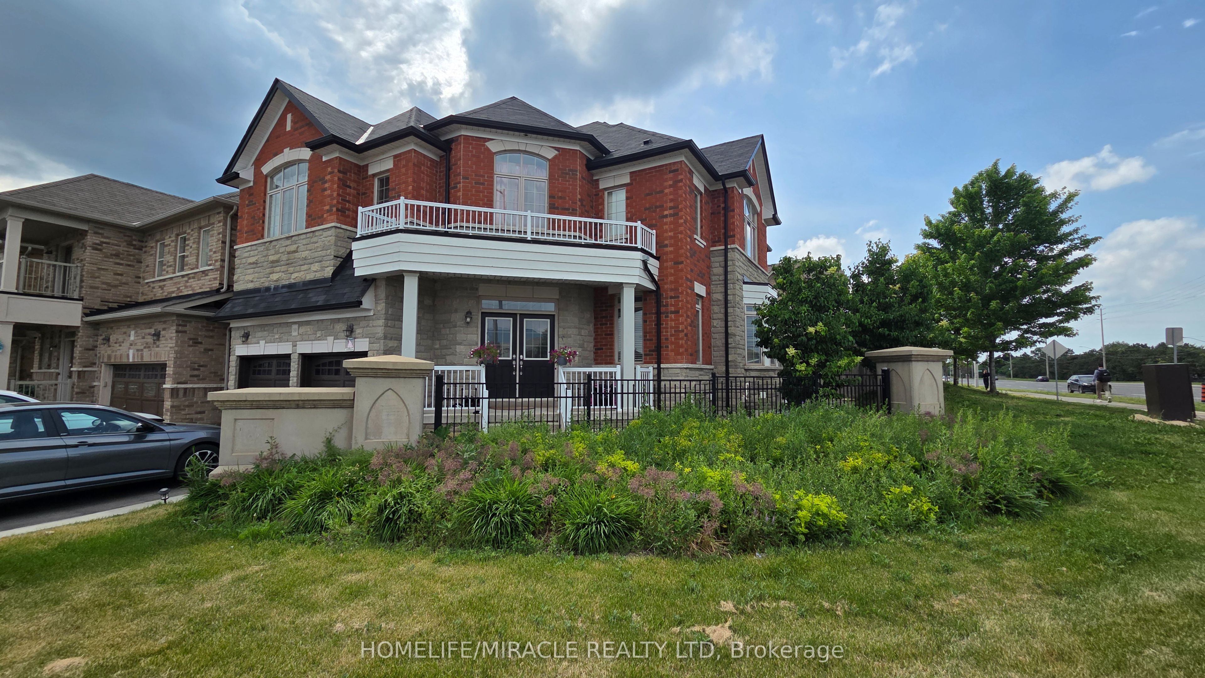 180 Bonnie Braes Drive, Brampton, ON L6Y 5Y7 photo 2