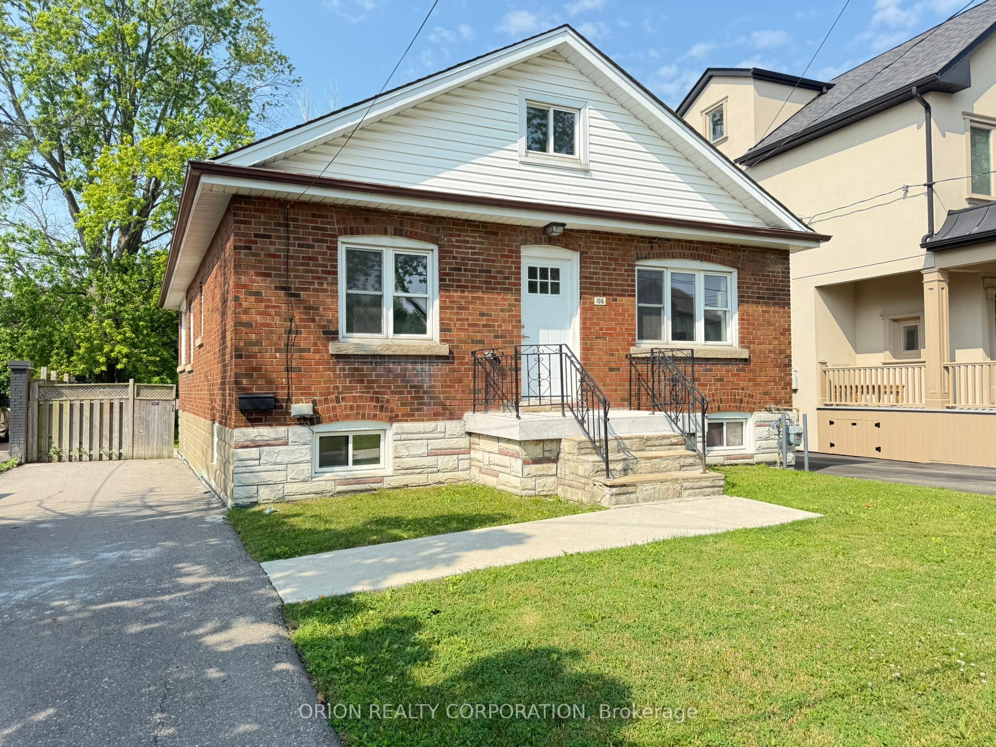 1016 Haig Boulevard, Mississauga, ON L5E 2M5