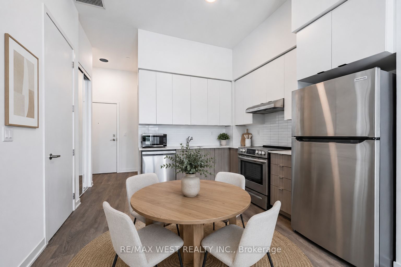 160 Canon Jackson Drive 108, Toronto, ON M6M 0B6 photo 2