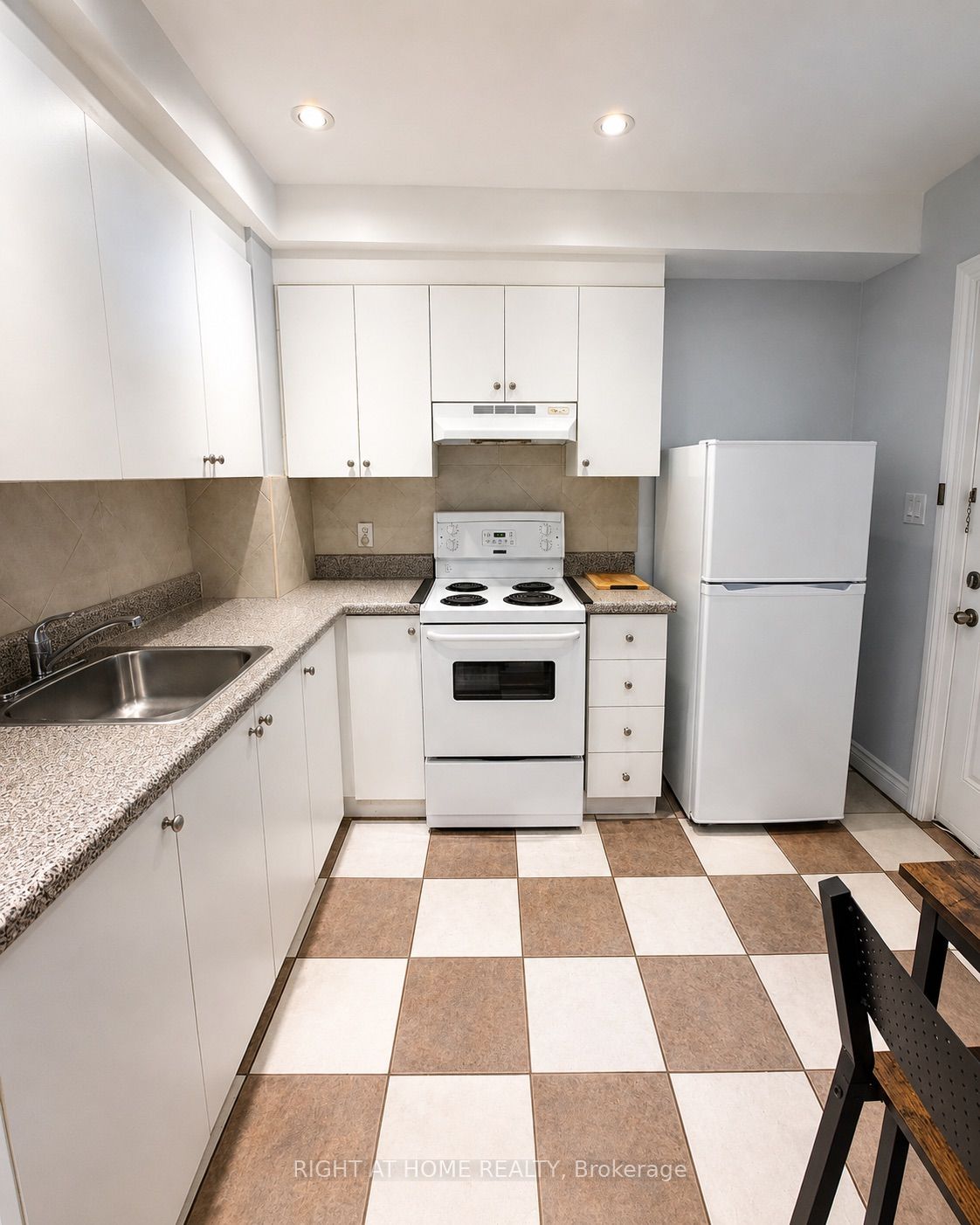 659 Old Weston Road Rear Apartment, Toronto, ON M6N 3B4 photo 2