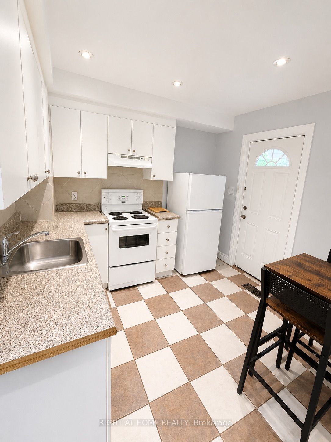 659 Old Weston Road Rear Apartment, Toronto, ON M6N 3B4 photo 3