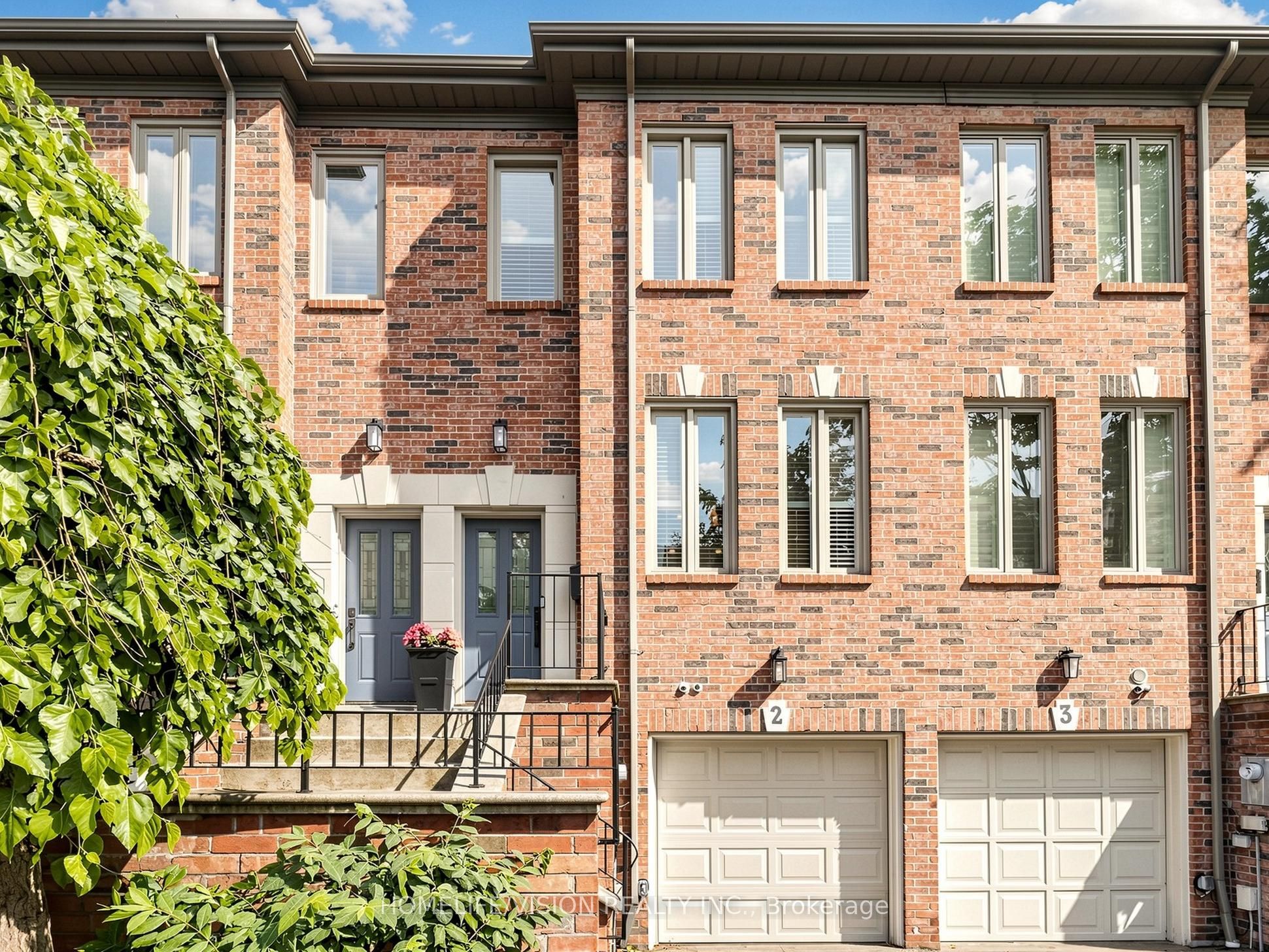 175 Grand Avenue Th2, Toronto, ON M8Y 3Y3 photo 2