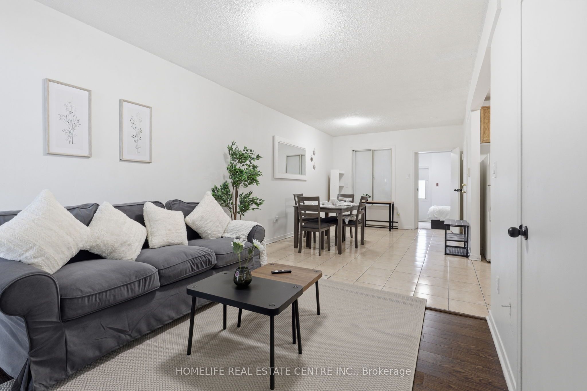 223 Jameson Avenue 303, Toronto, ON M6K 2Y7