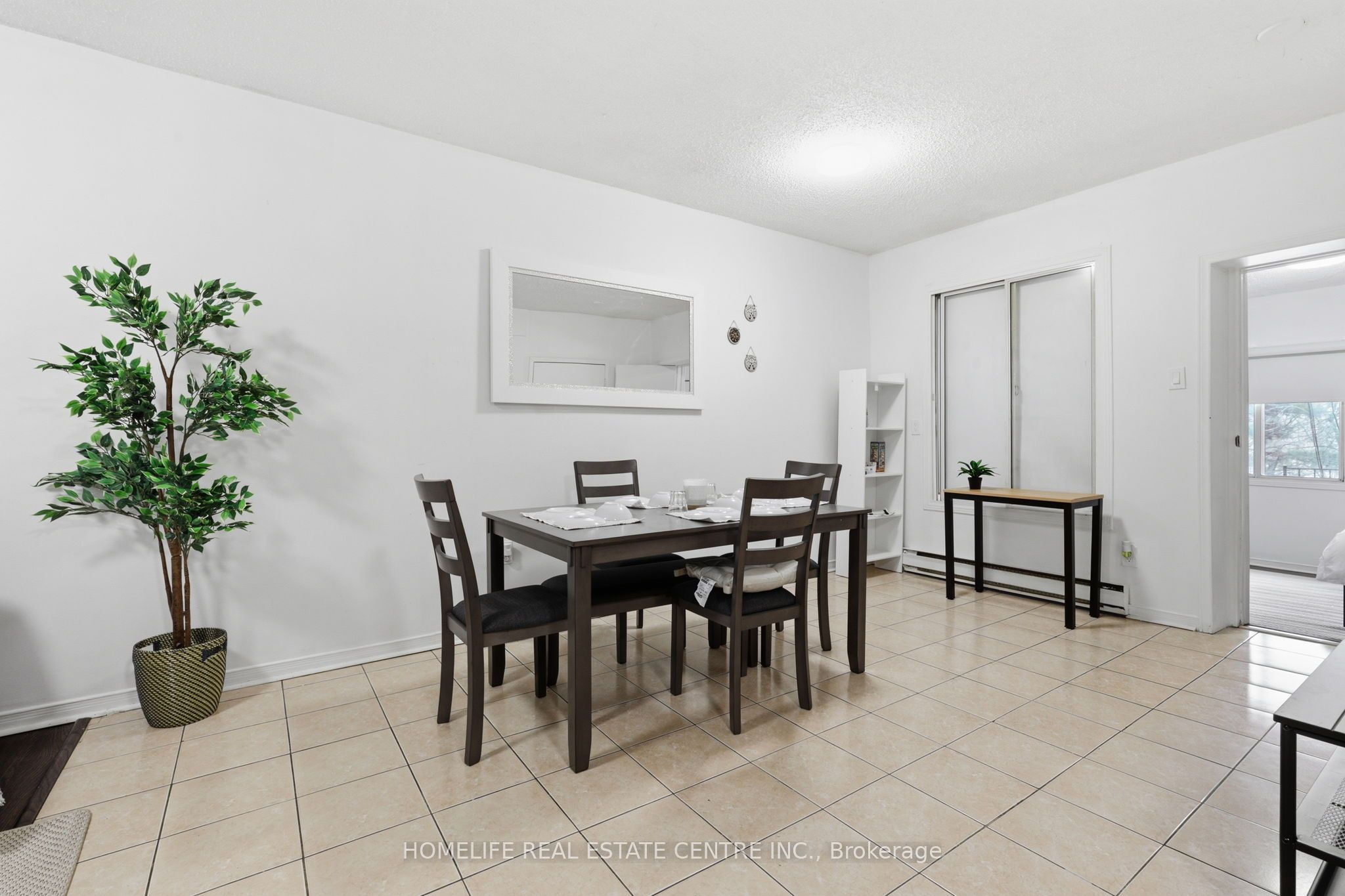 223 Jameson Avenue 303, Toronto, ON M6K 2Y7 photo 2