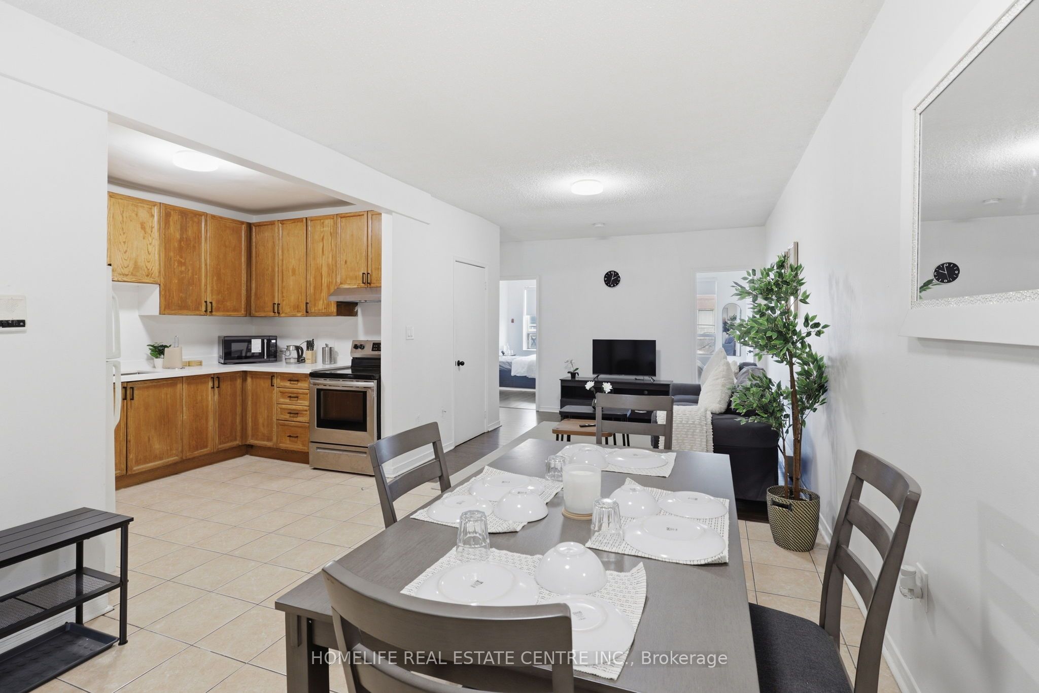 223 Jameson Avenue 303, Toronto, ON M6K 2Y7 photo 3