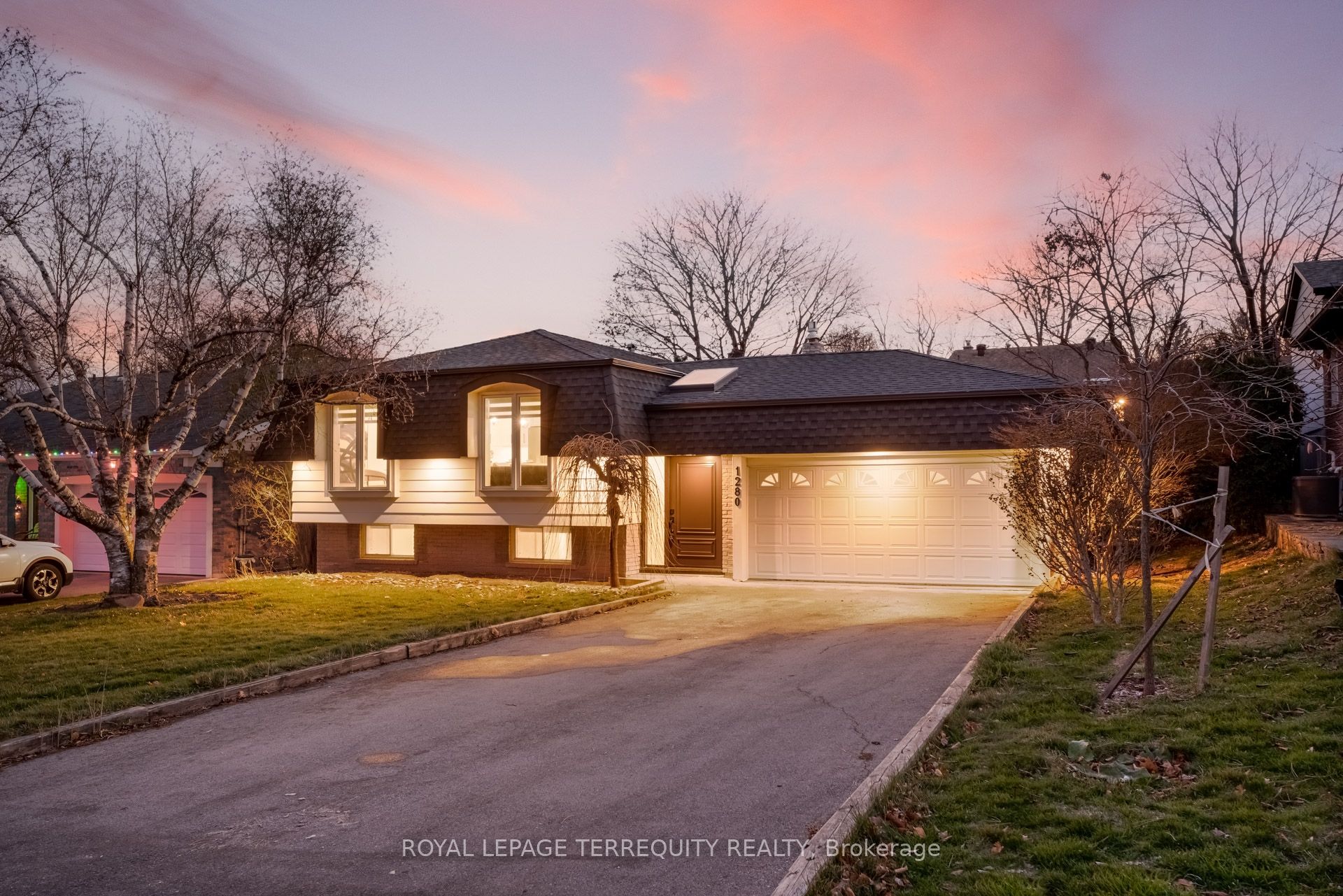 1280 Hart Crescent, Oakville, ON L6H 2M5 photo 2