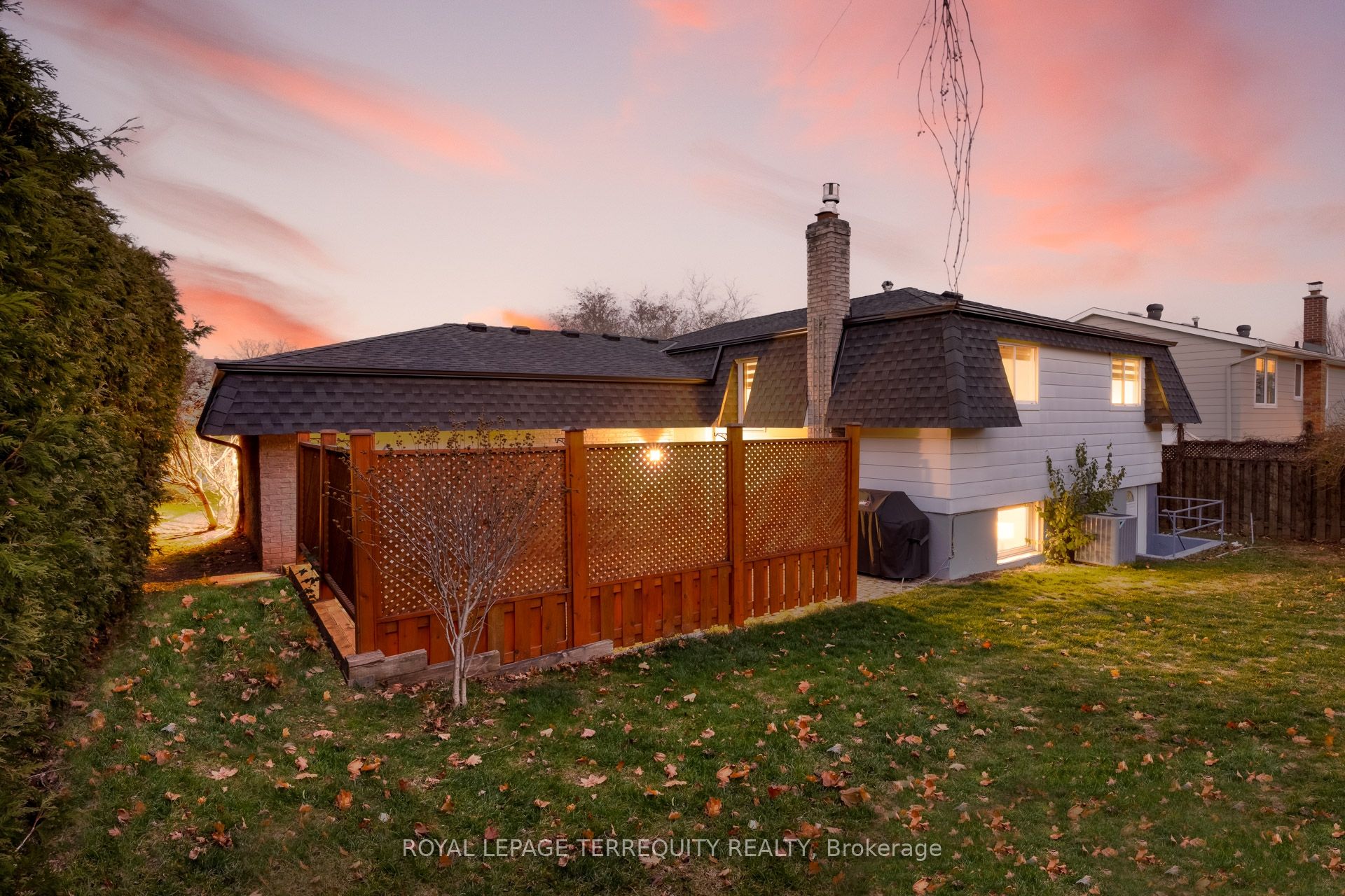 1280 Hart Crescent, Oakville, ON L6H 2M5 photo 3