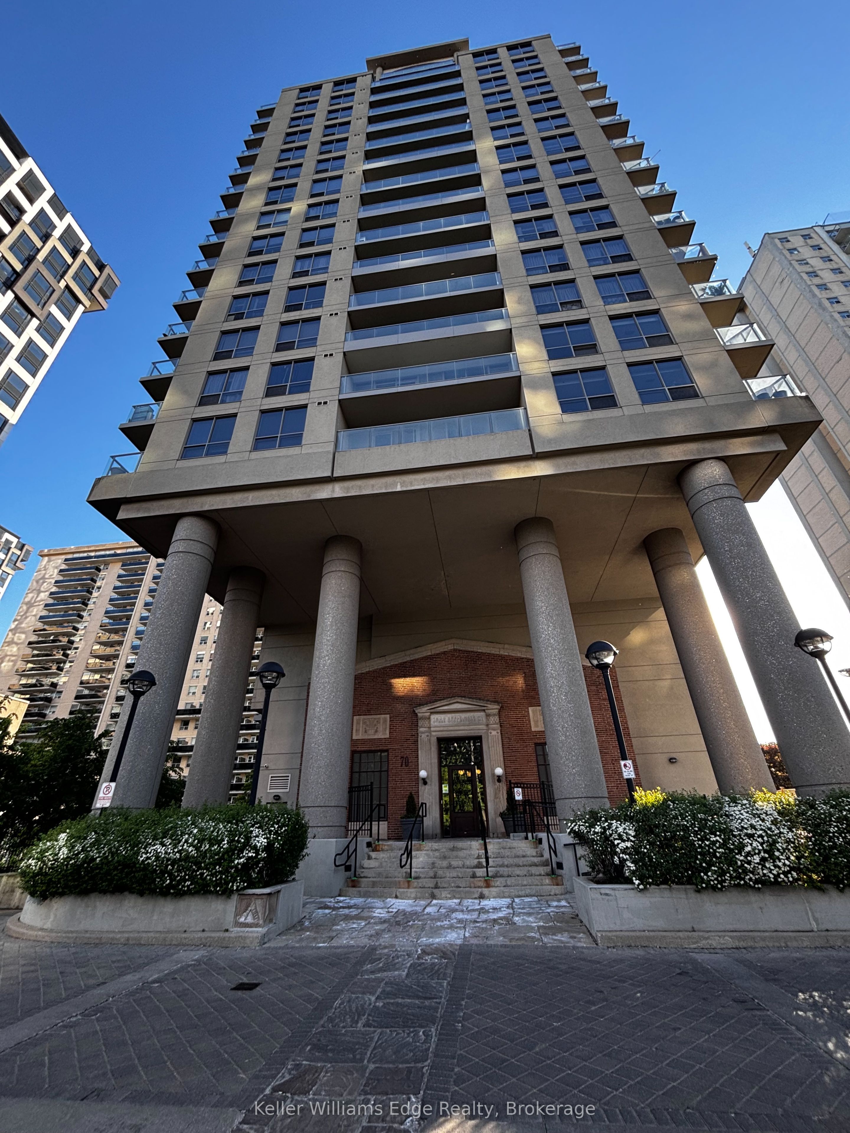 70 High Park Avenue 1007, Toronto, ON M6P 1A1