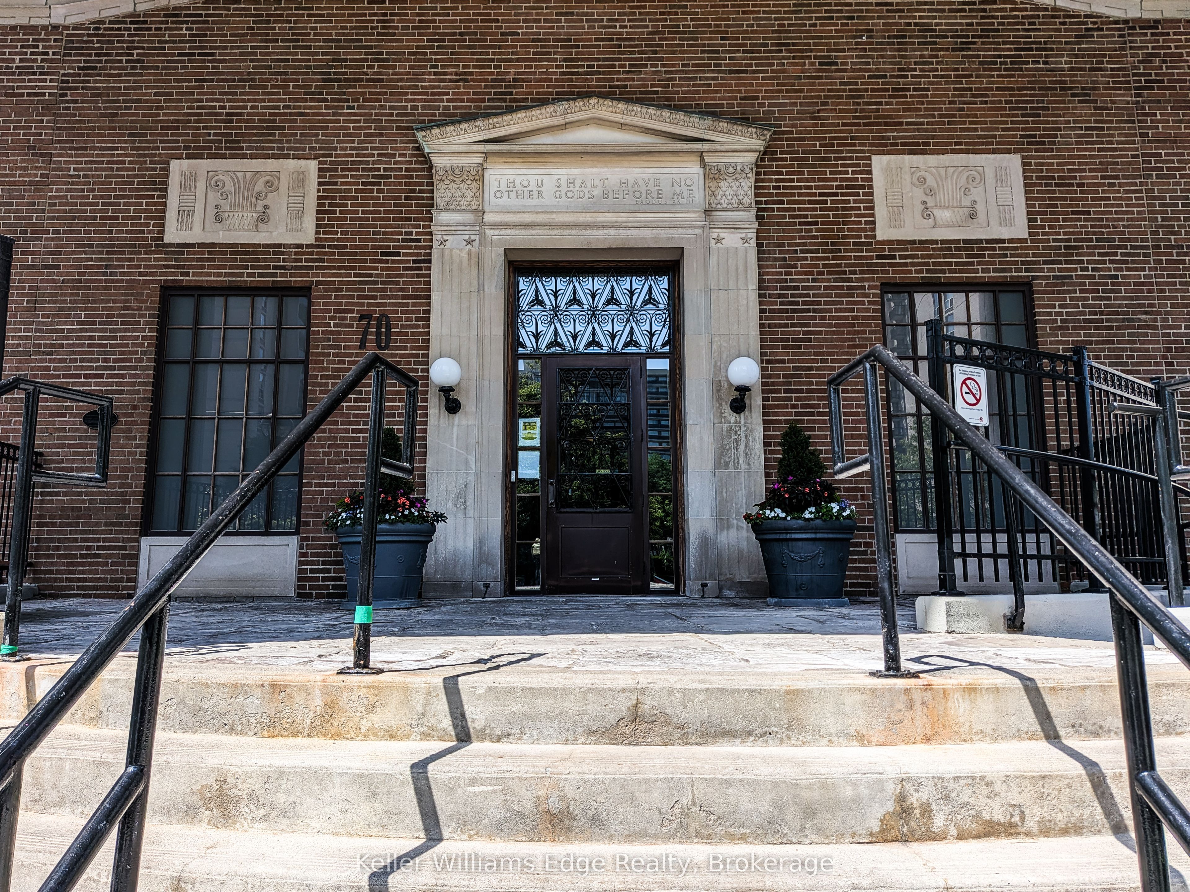 70 High Park Avenue 1007, Toronto, ON M6P 1A1 photo 2