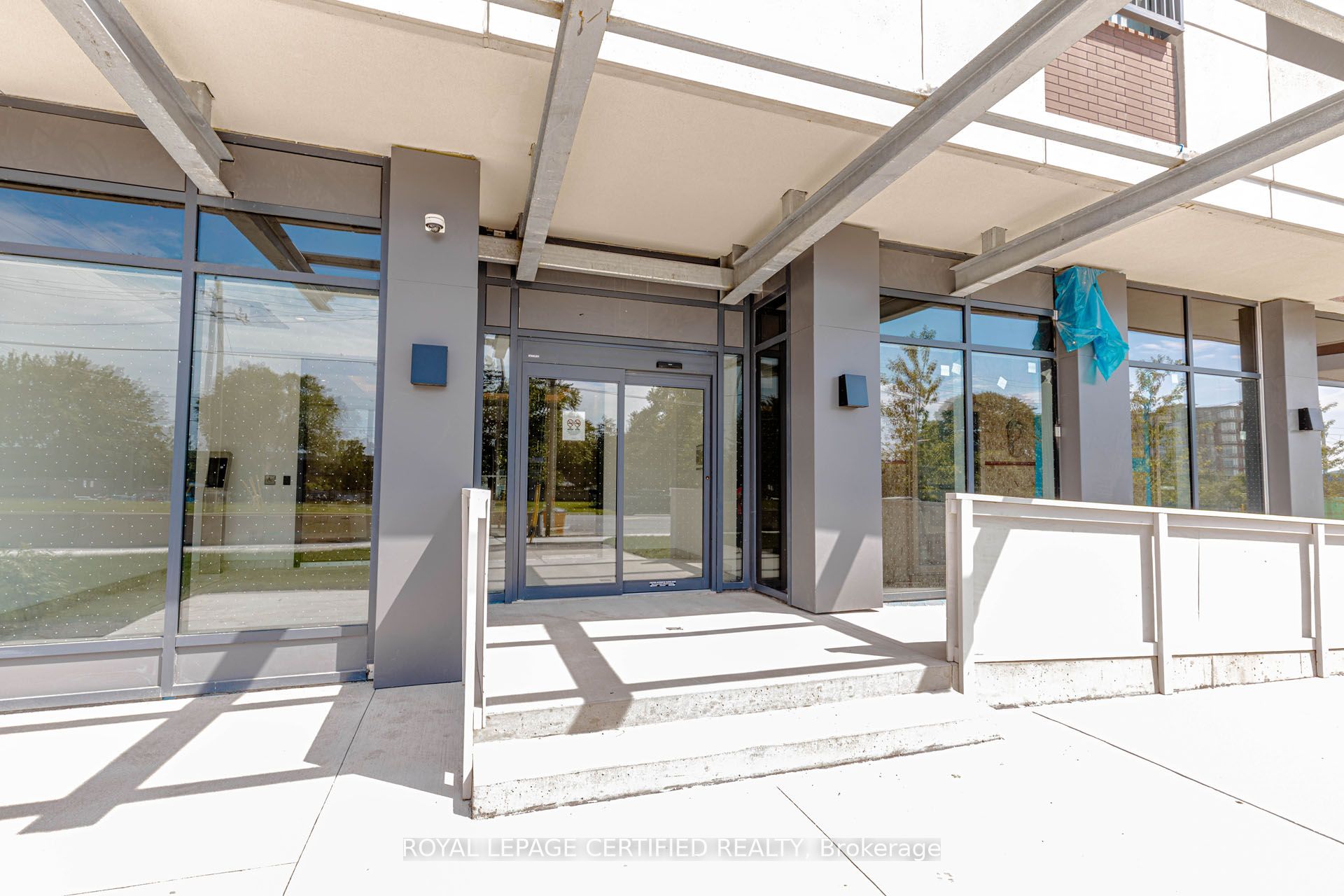 4010 Eglinton Avenue W 217, Toronto, ON M9A 0G5 photo 2