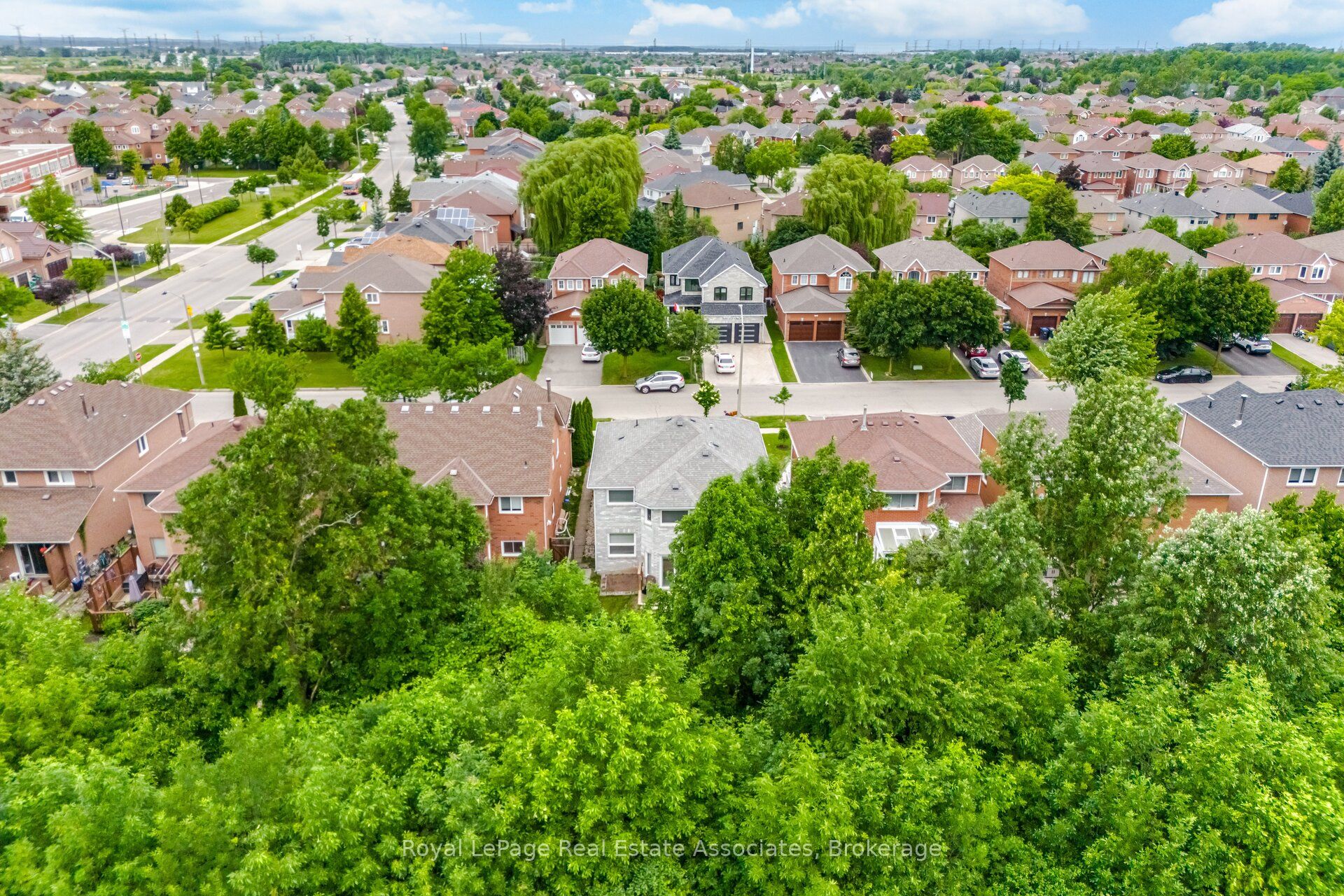 6343 Alderwood Trail, Mississauga, ON L5N 6X1 photo 2