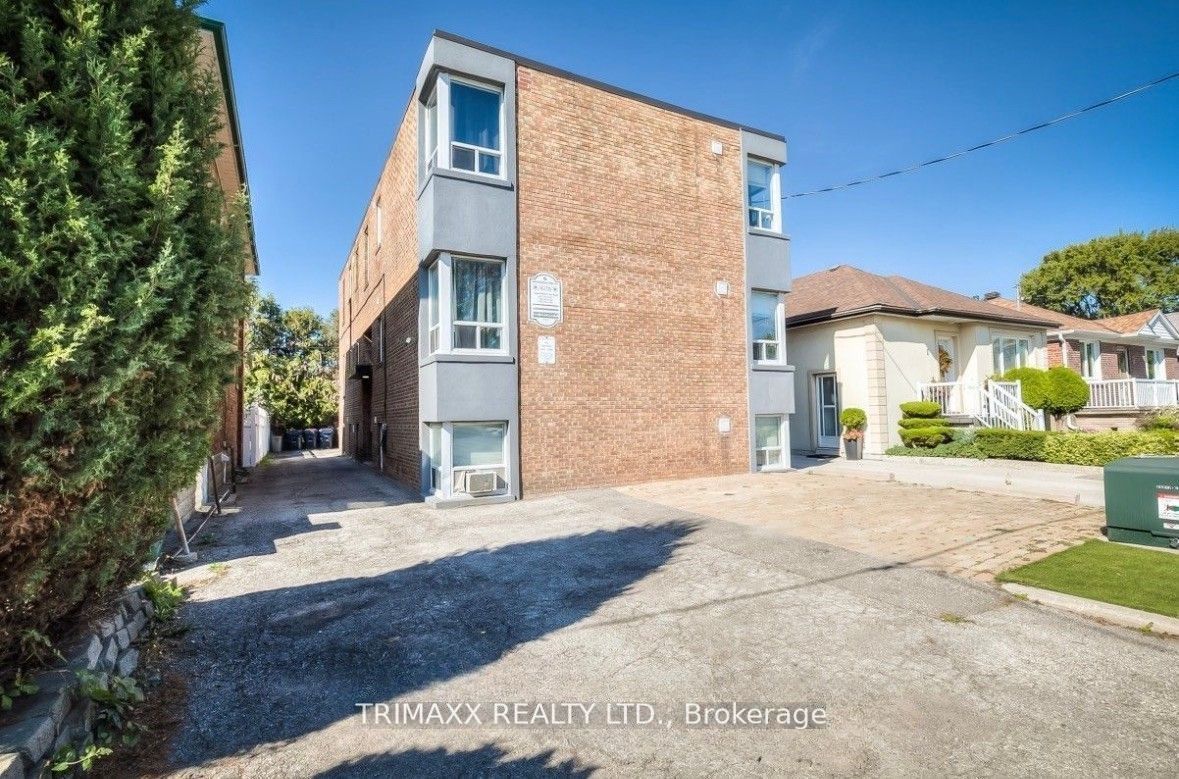 6 Seventeenth Street 1, Toronto, ON M8V 3K3