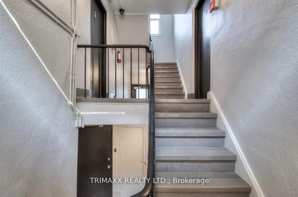 6 Seventeenth Street 1, Toronto, ON M8V 3K3 photo 3
