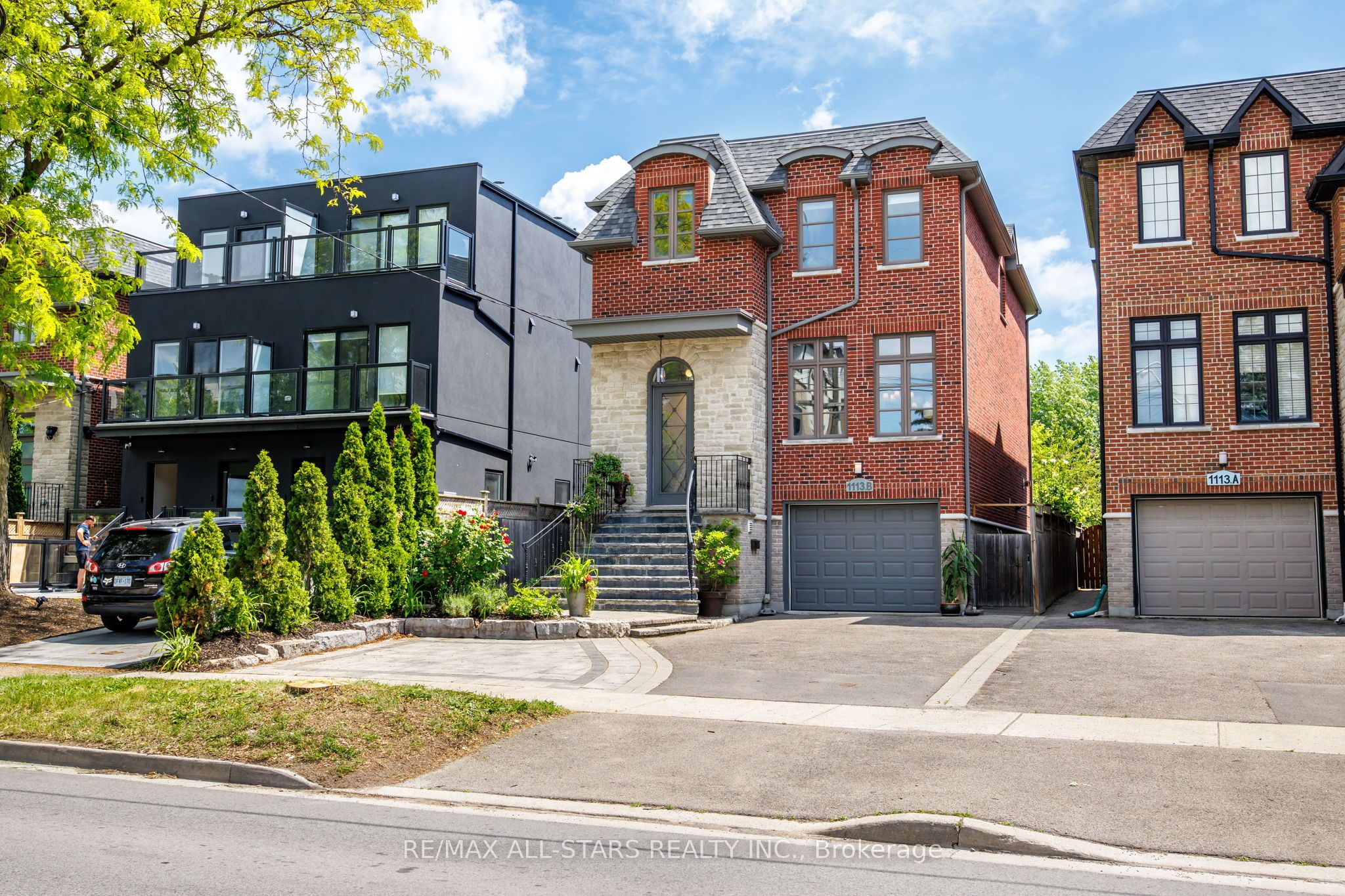 1113B Islington Avenue, Toronto, ON M8Z 4S3 photo 2