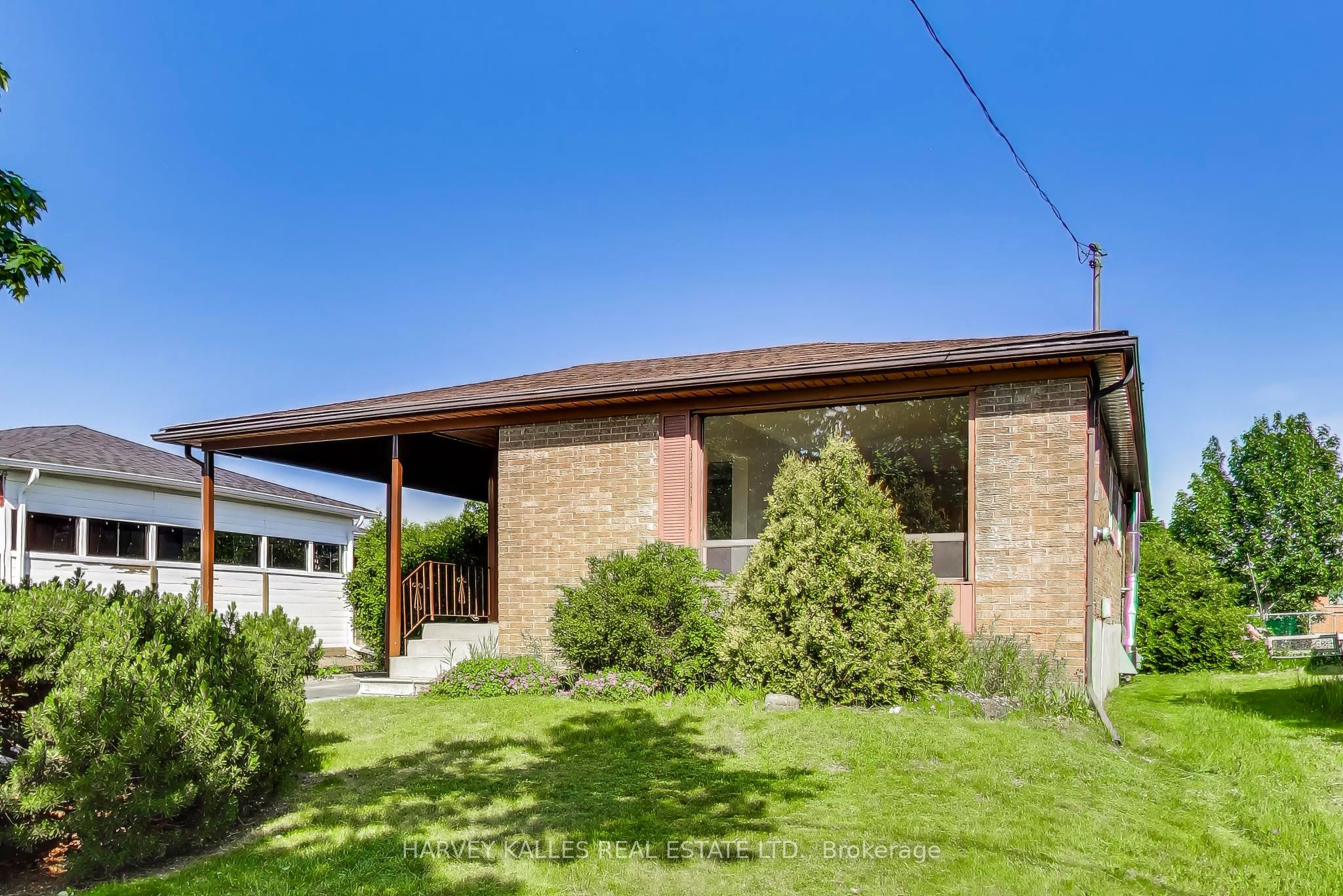 3760 Woodruff Crescent, Mississauga, ON L4T 1T9 photo 2