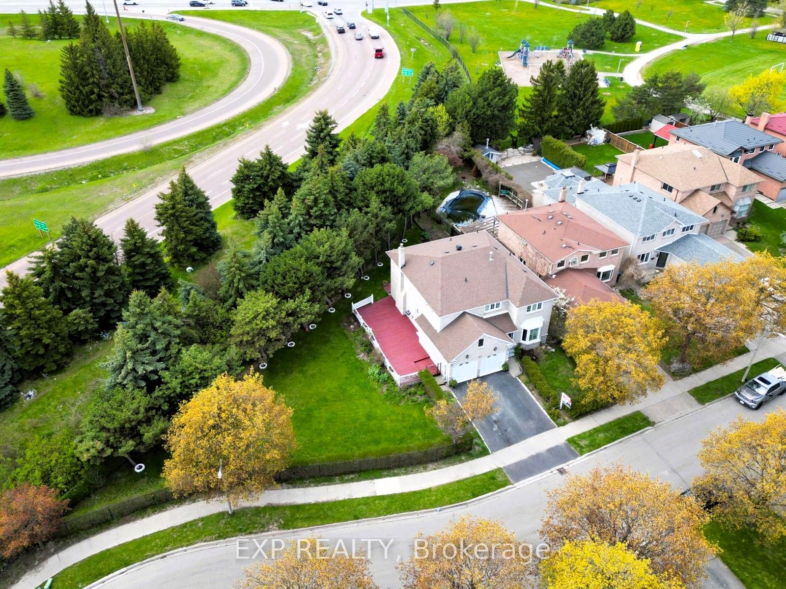 4 Leatherhead Court, Brampton, ON L6S 4R9 photo 2
