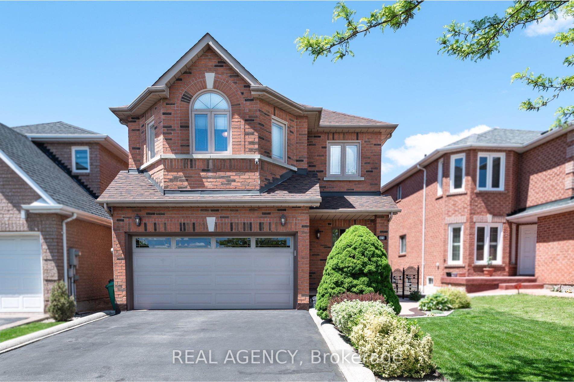 923 Blyleven Boulevard, Mississauga, ON L5V 2J3