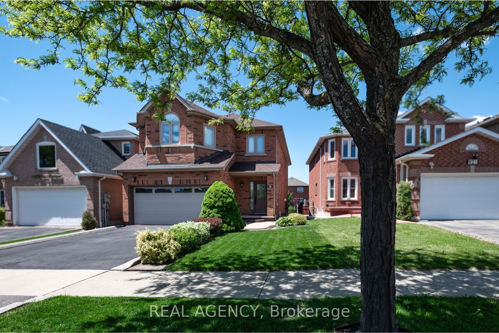 923 Blyleven Boulevard, Mississauga, ON L5V 2J3 photo 2