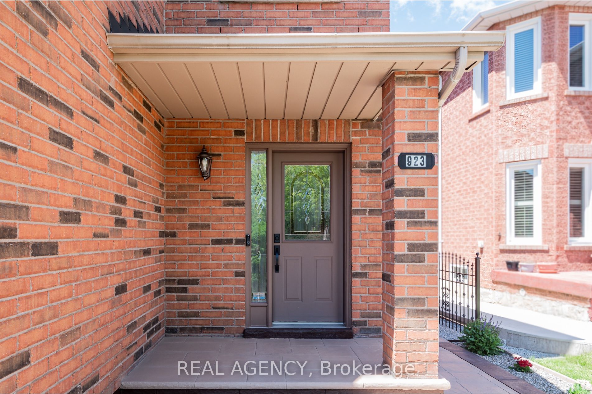 923 Blyleven Boulevard, Mississauga, ON L5V 2J3 photo 4