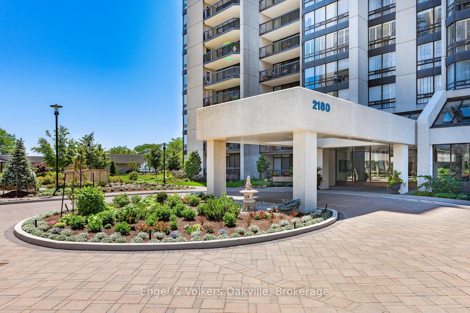 2180 Marine Drive 205, Oakville, ON L6L 5V2 photo 3