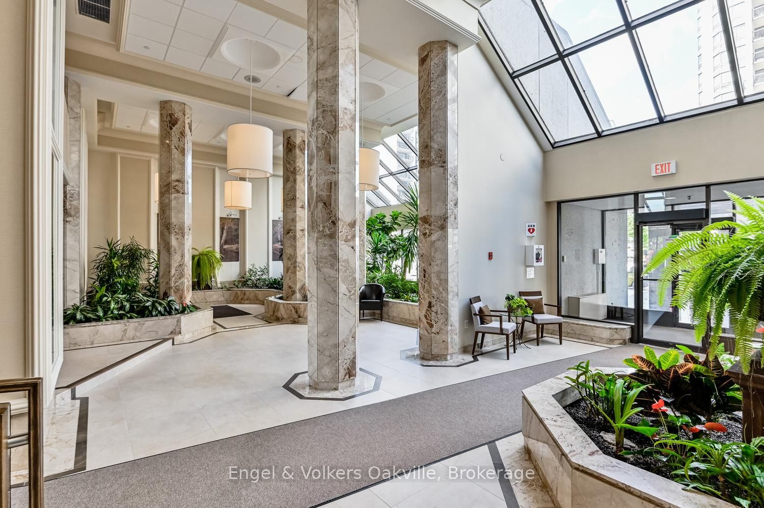 2180 Marine Drive 205, Oakville, ON L6L 5V2 photo 4
