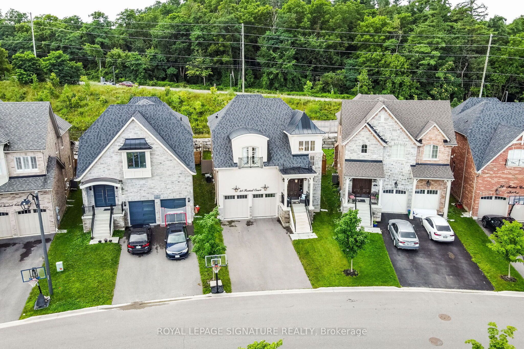 24 Foxtail Court, Halton Hills, ON L7G 6N7 photo 2