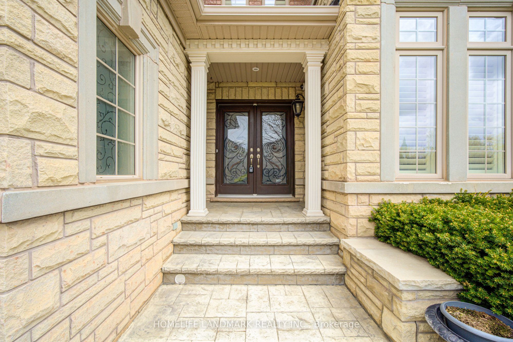 2323 Awenda Drive, Oakville, ON L6H 7J7 photo 2