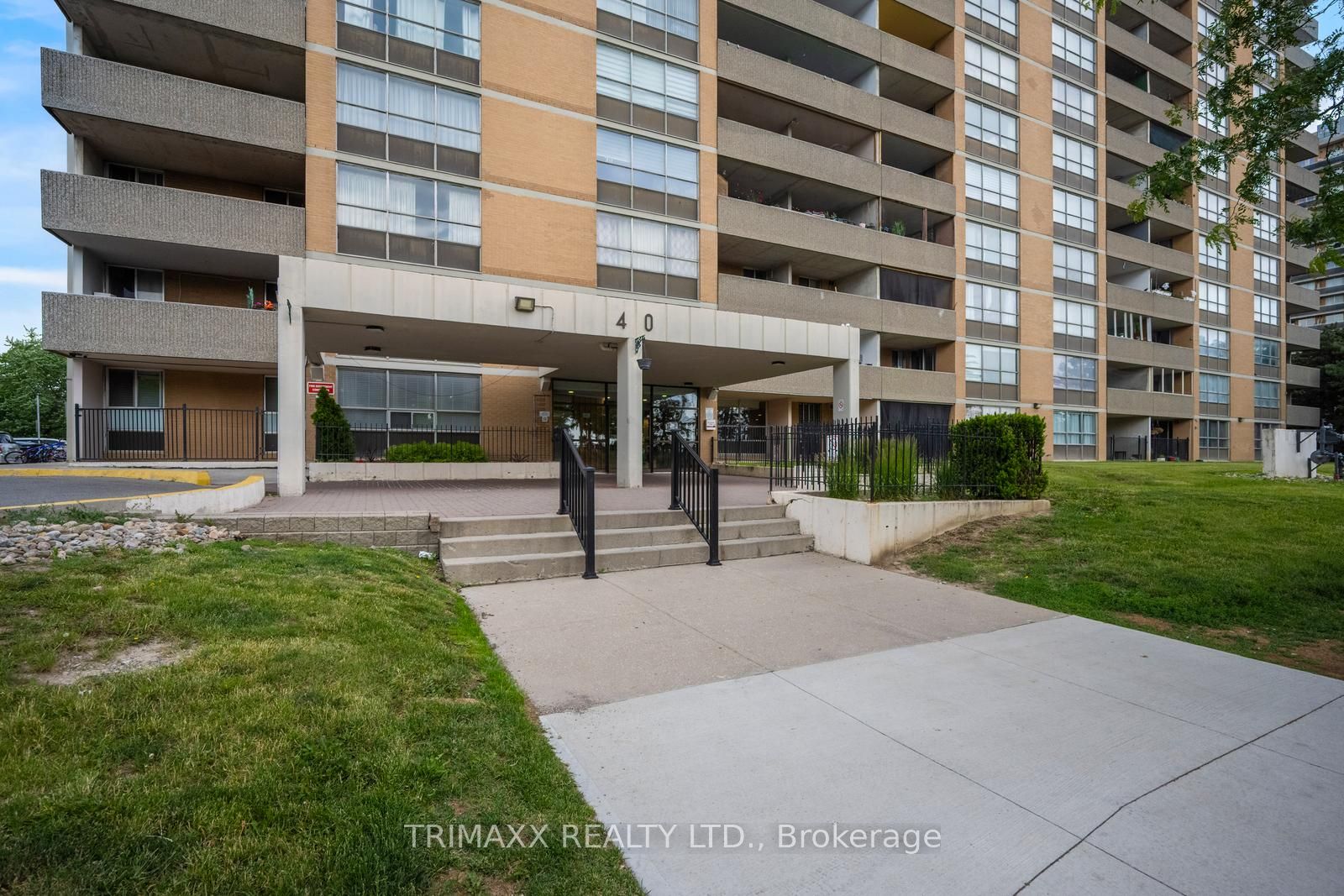 40 Panorama Court 404, Toronto, ON M9V 4M1 photo 5