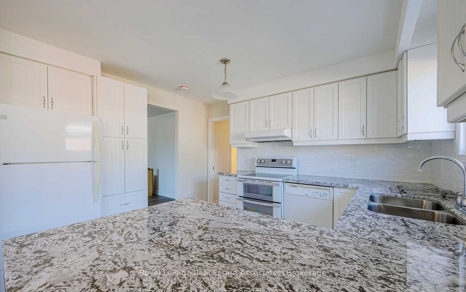 2393 Whaley Drive Upper, Mississauga, ON L5B 2B3 photo 3
