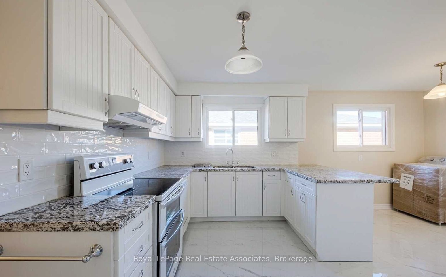 2393 Whaley Drive Upper, Mississauga, ON L5B 2B3 photo 4