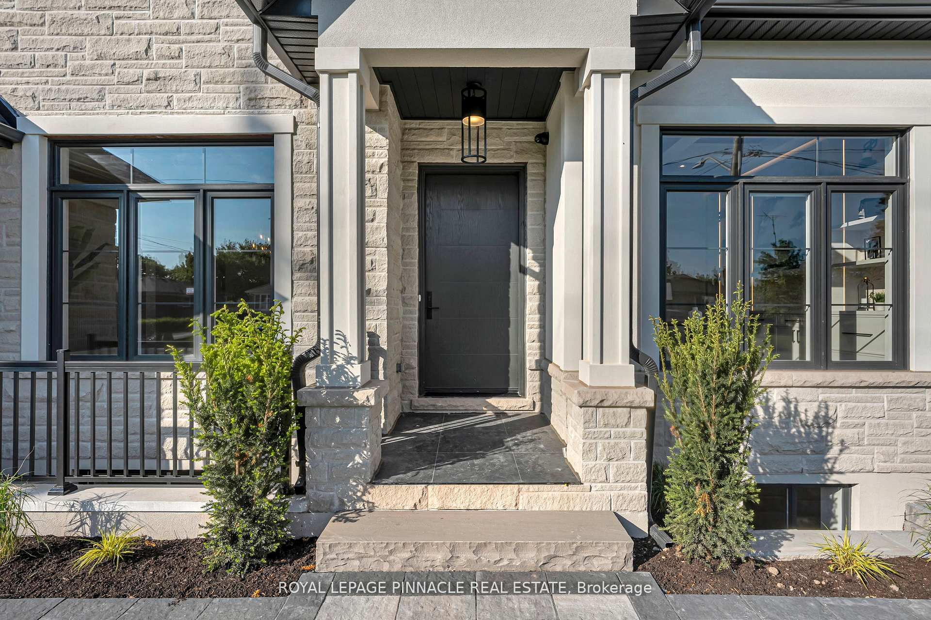 383 Southview Road, Oakville, ON L6K 2P7 photo 3