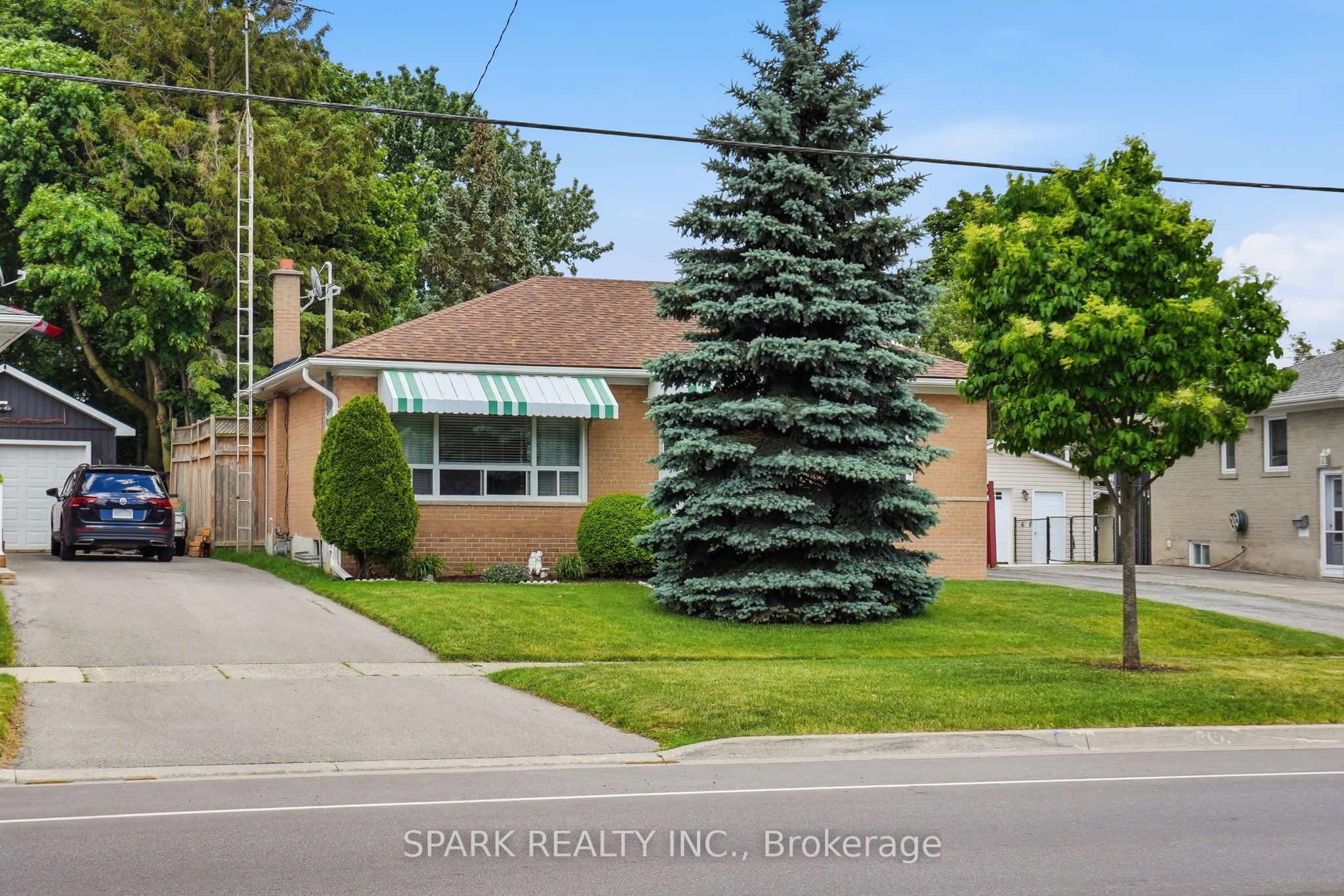 416 Delrex Boulevard, Halton Hills, ON L7G 4H9 photo 2
