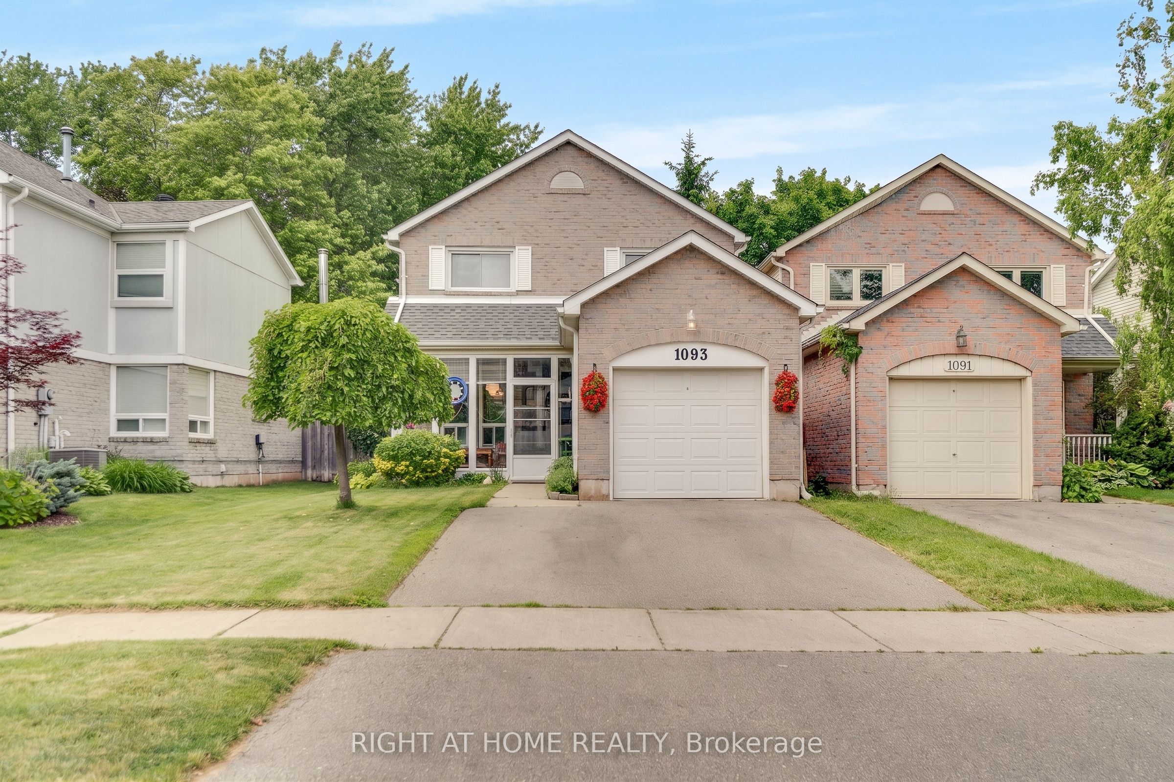 1093 Montgomery Drive, Oakville, ON L6M 1E8 photo 2