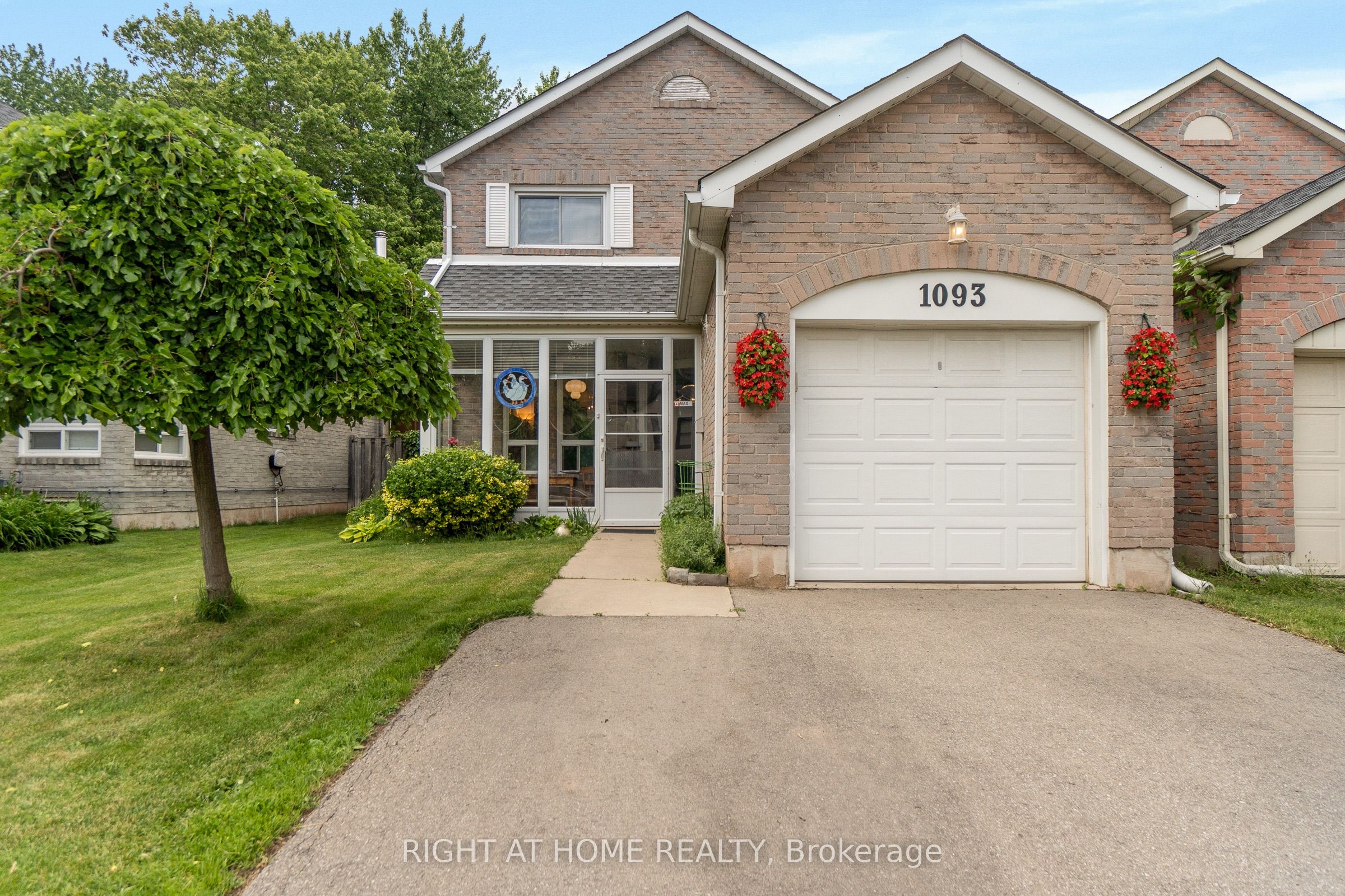 1093 Montgomery Drive, Oakville, ON L6M 1E8 photo 4