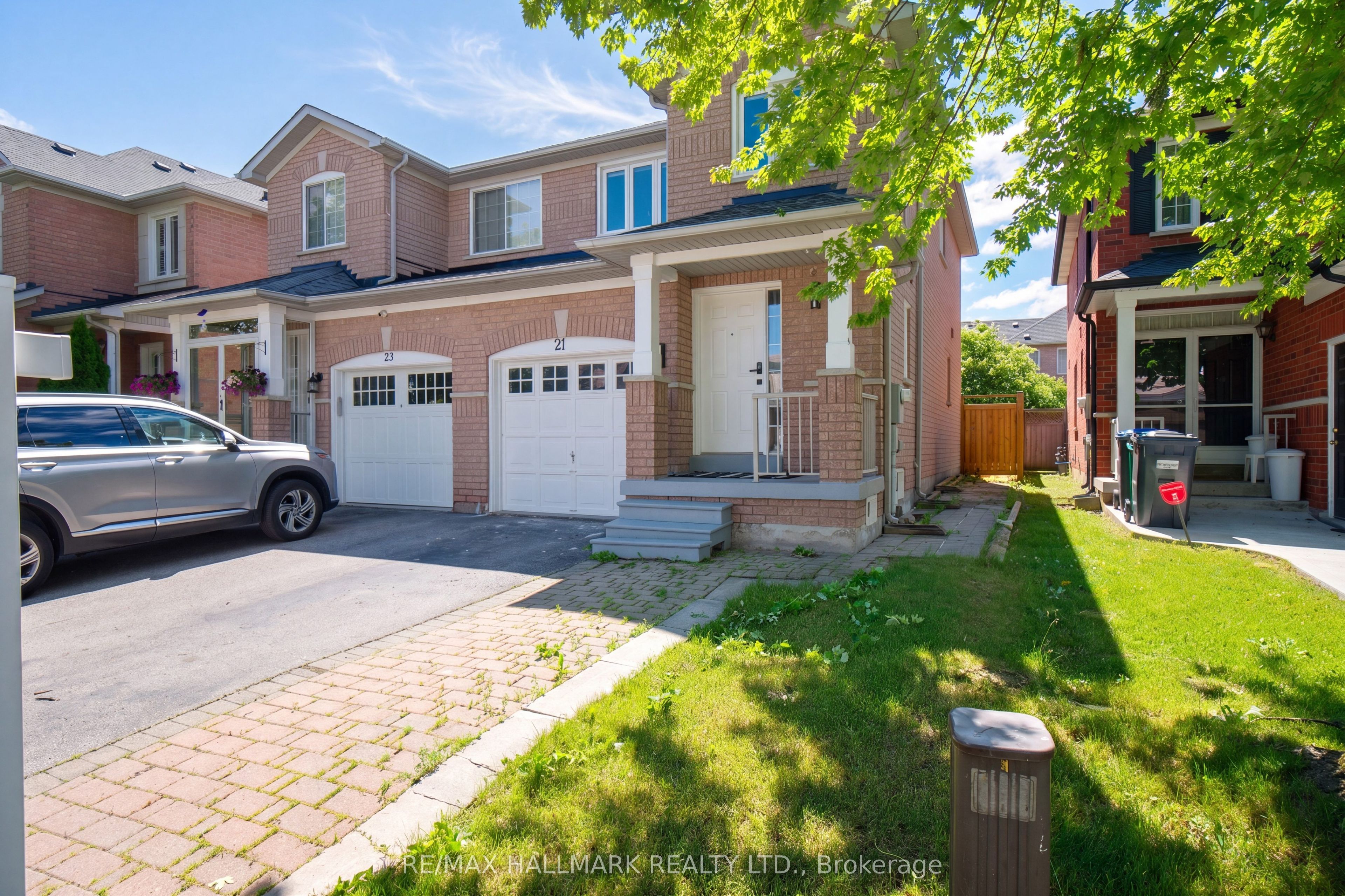 21 Penguin Lane, Brampton, ON L6R 2C1 photo 3