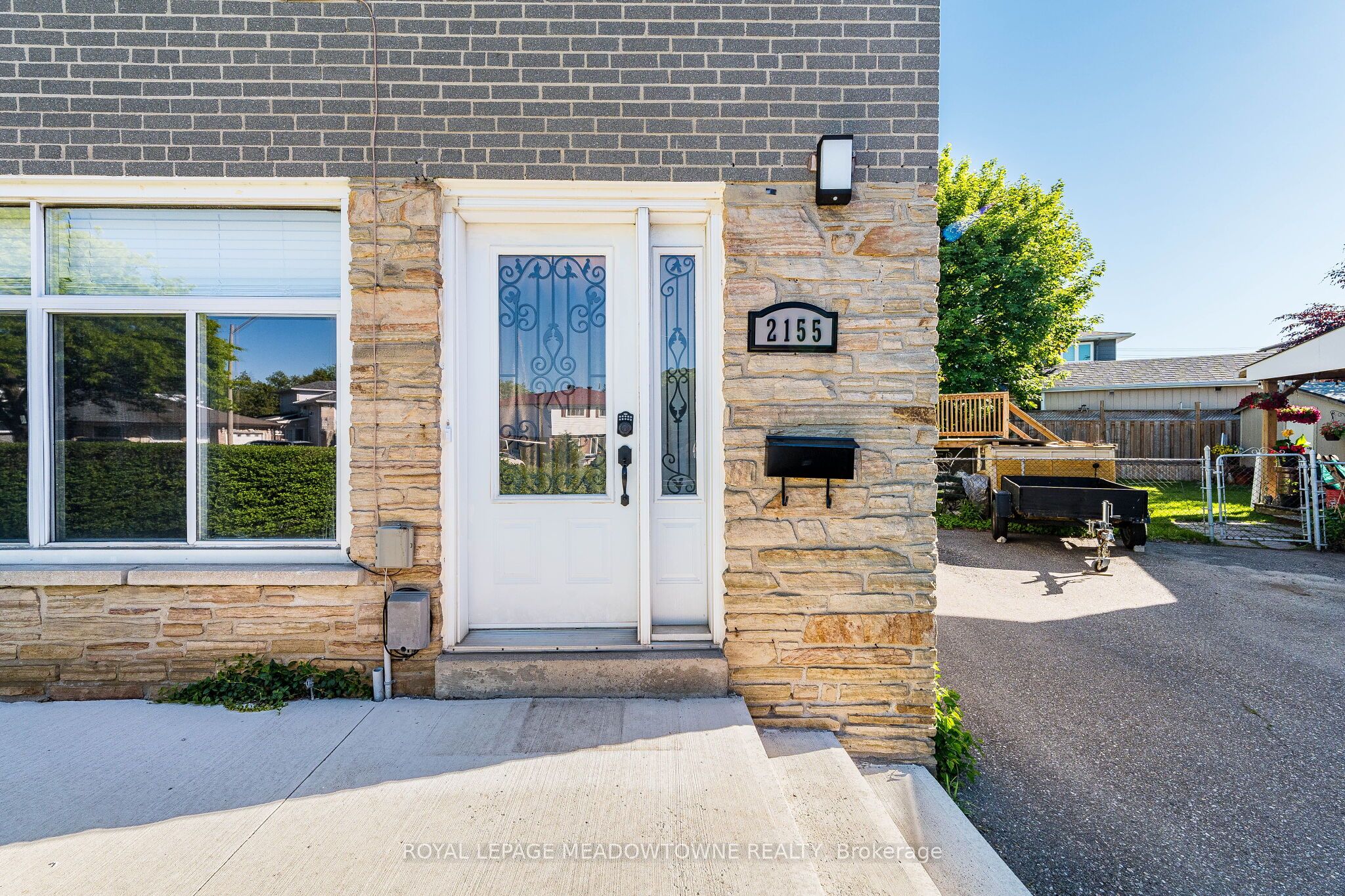 2155 Pashak Court, Mississauga, ON L5A 1H8 photo 2