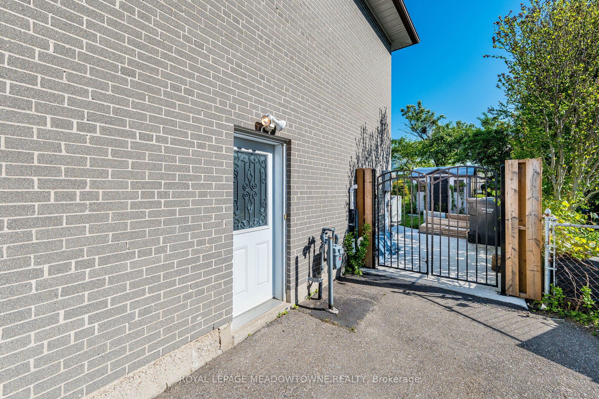 2155 Pashak Court, Mississauga, ON L5A 1H8 photo 3