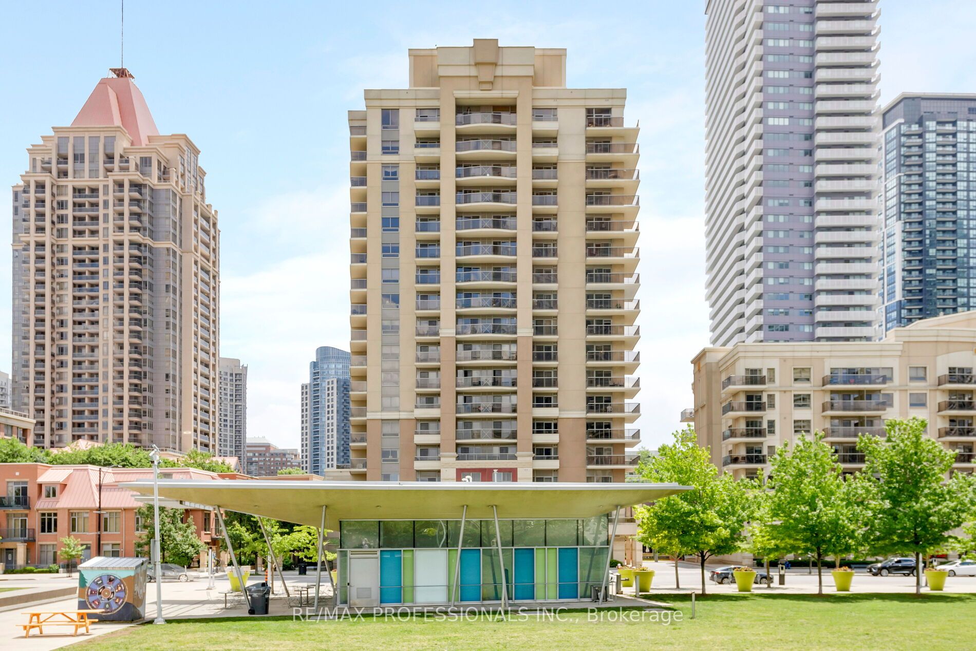 350 Princess Royal Drive 102, Mississauga, ON L5B 4N1 photo 2