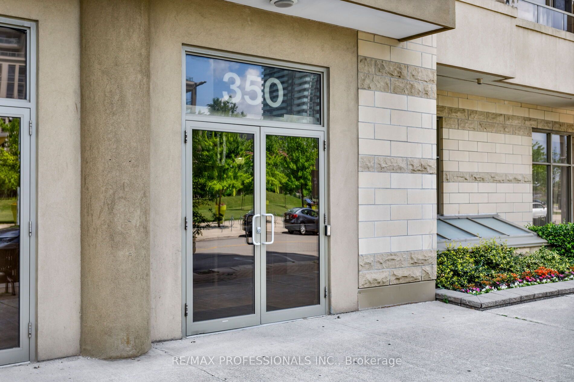 350 Princess Royal Drive 102, Mississauga, ON L5B 4N1 photo 4